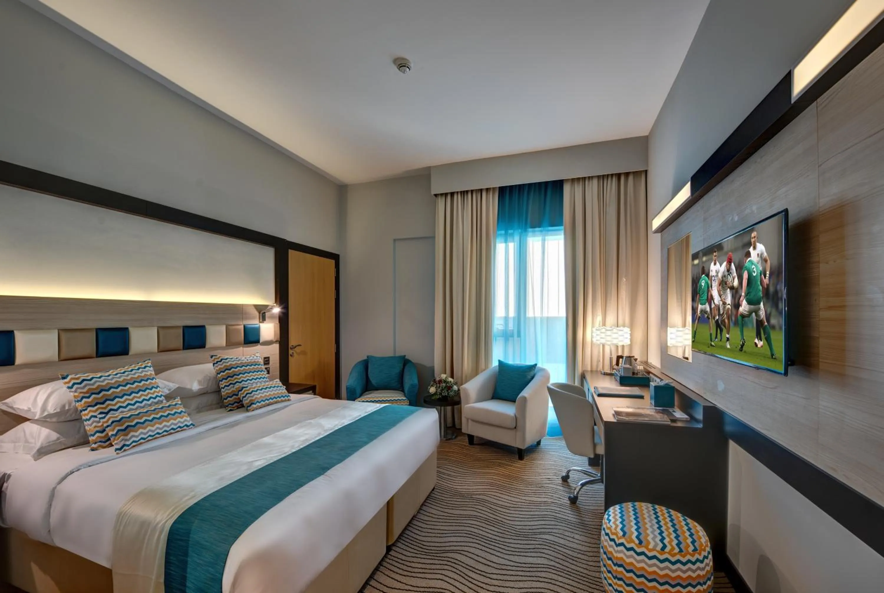 Photo of the whole room, Bed in City Avenue Hotel