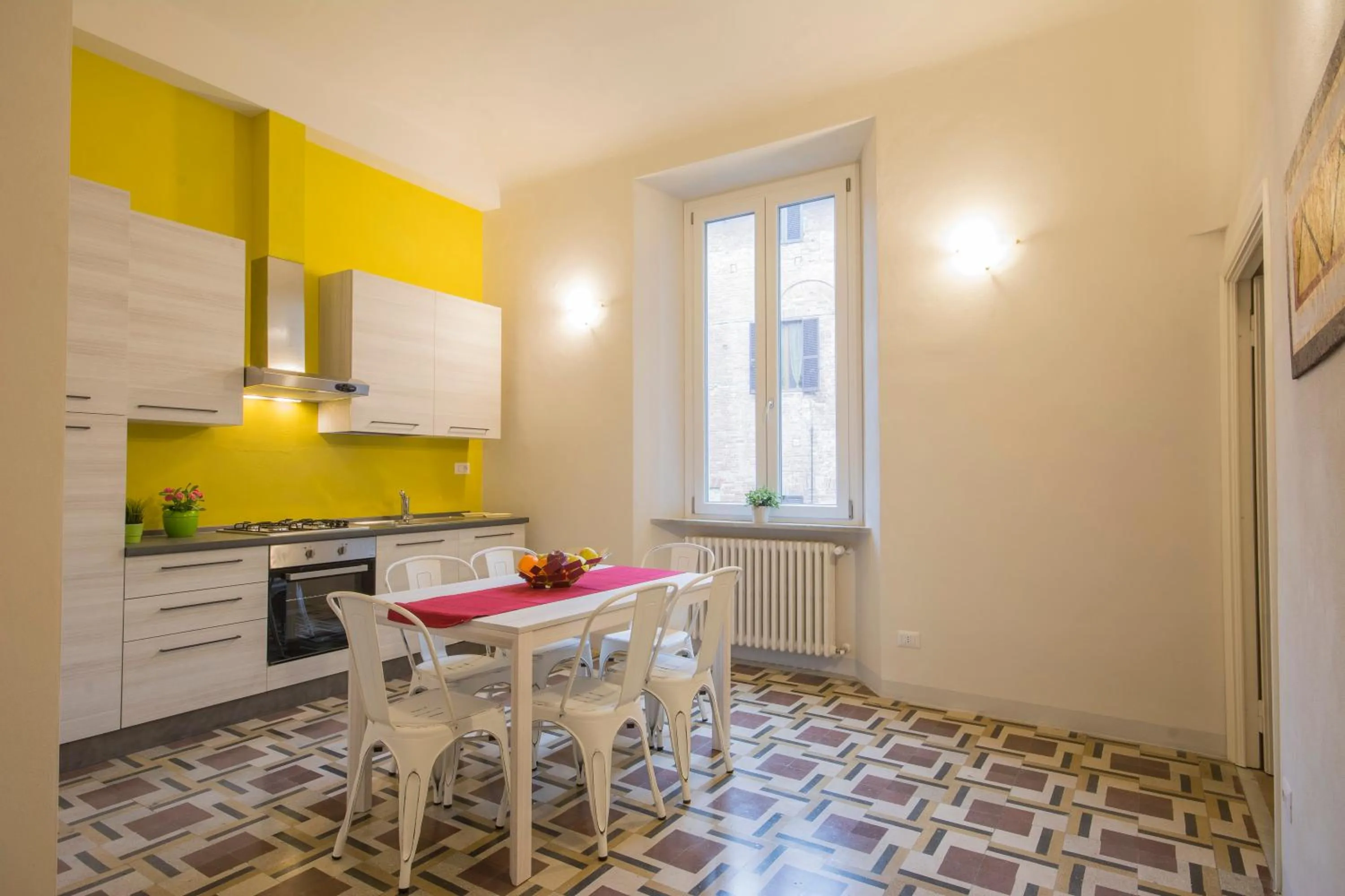 Kitchen or kitchenette in Regis Condo