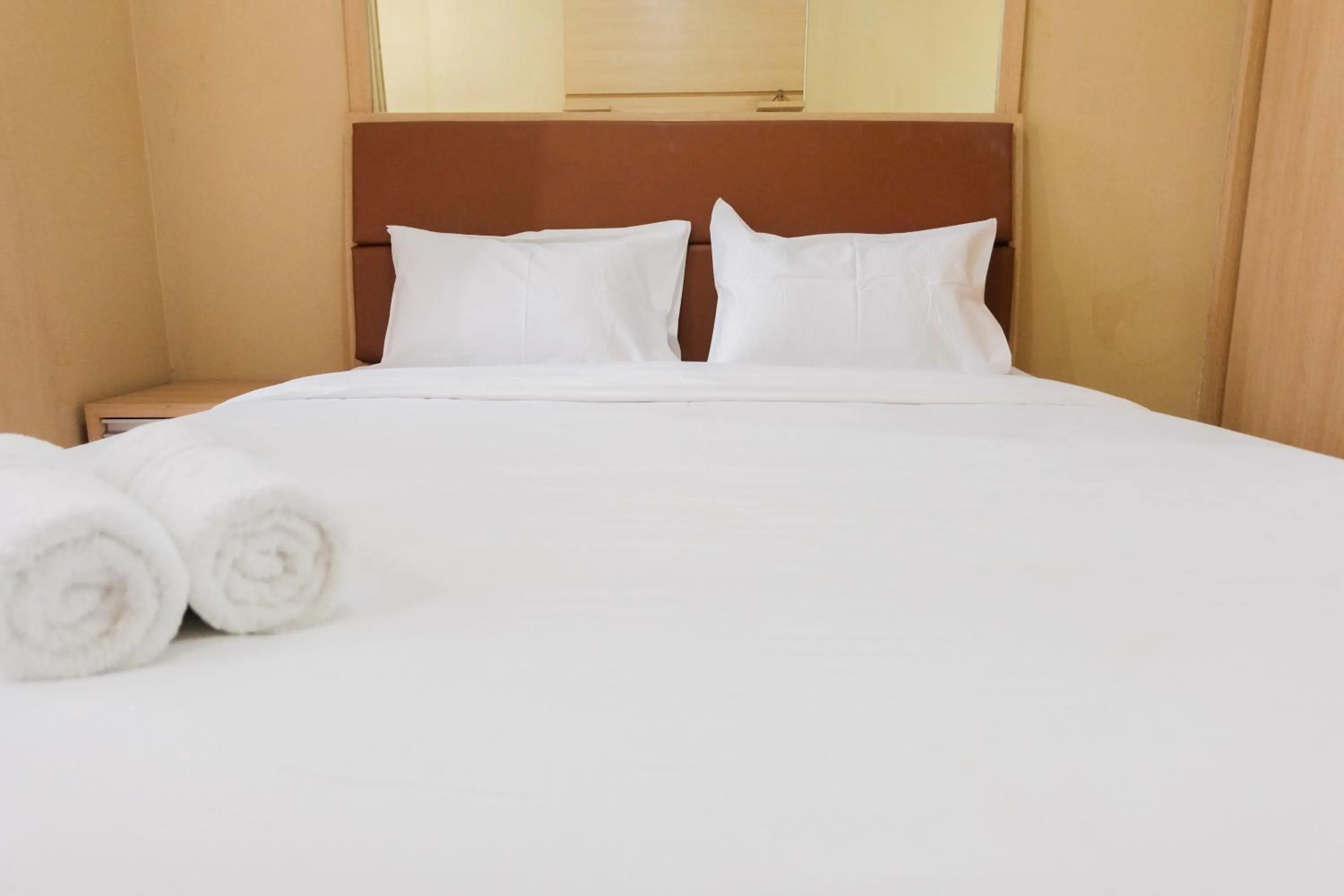 Bed in Minimalist Studio Room Great Western Resort Apartment By Travelio