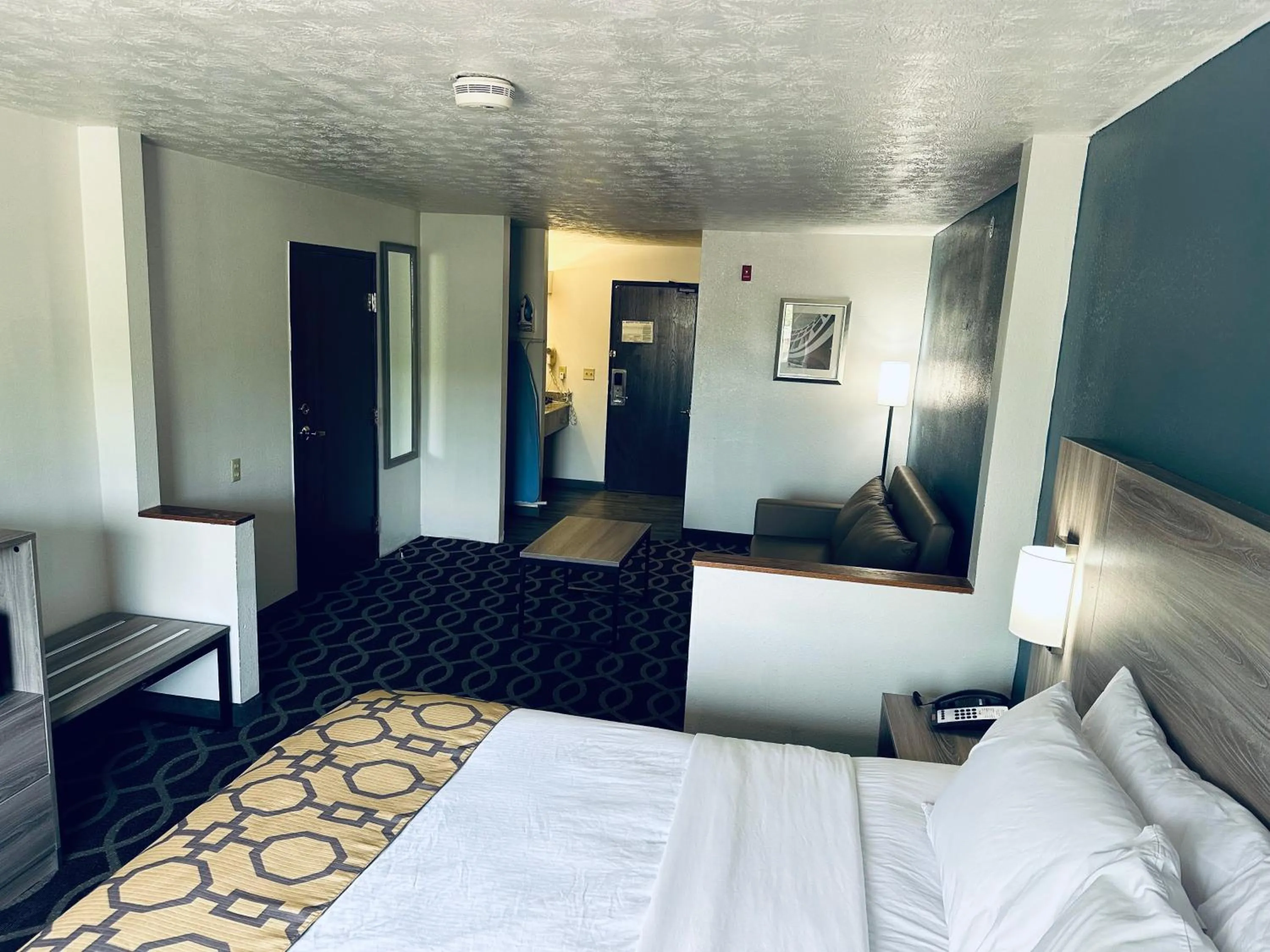 Bedroom, Bed in Baymont by Wyndham Piqua