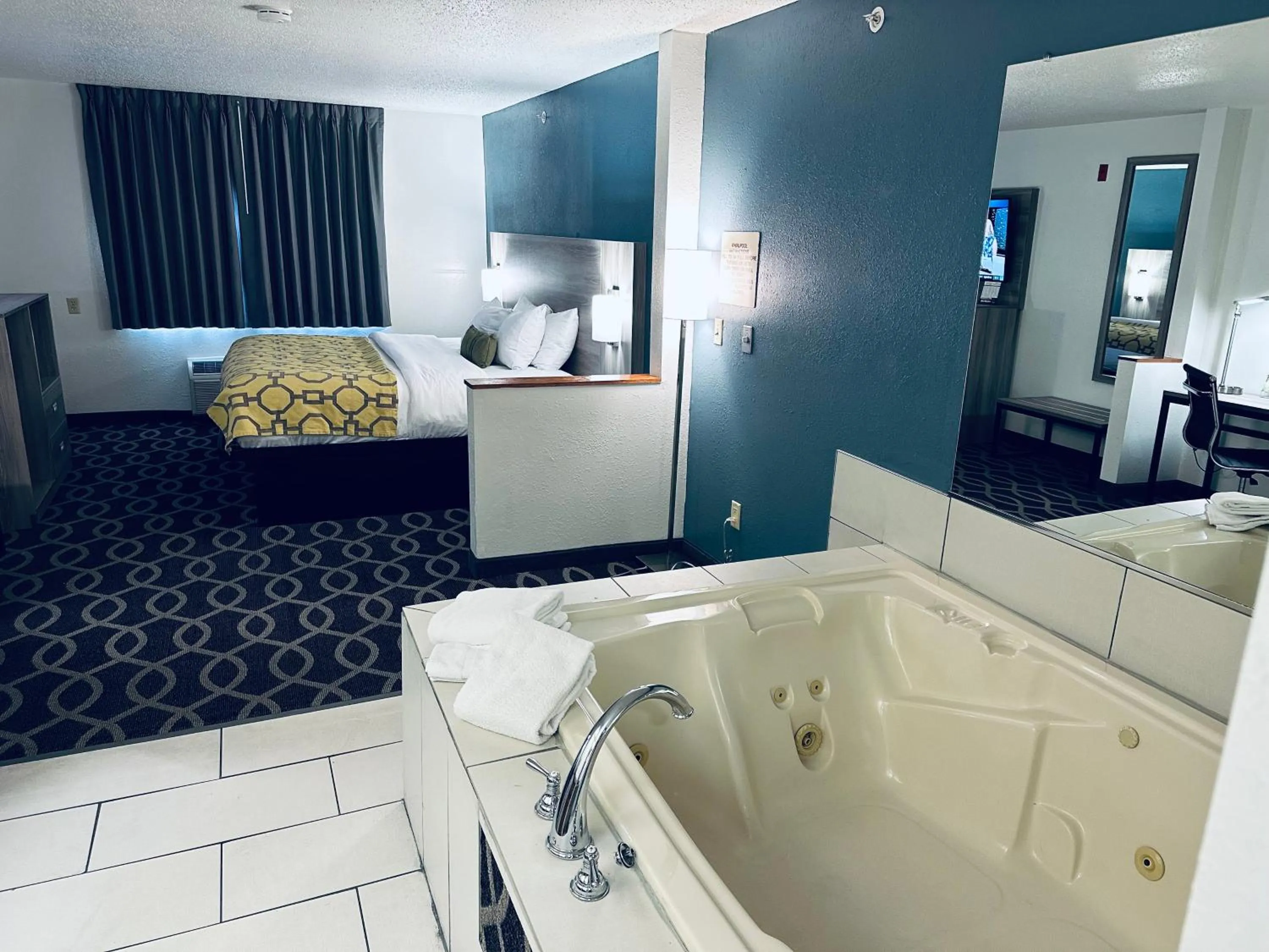 Bedroom, Bed in Baymont by Wyndham Piqua