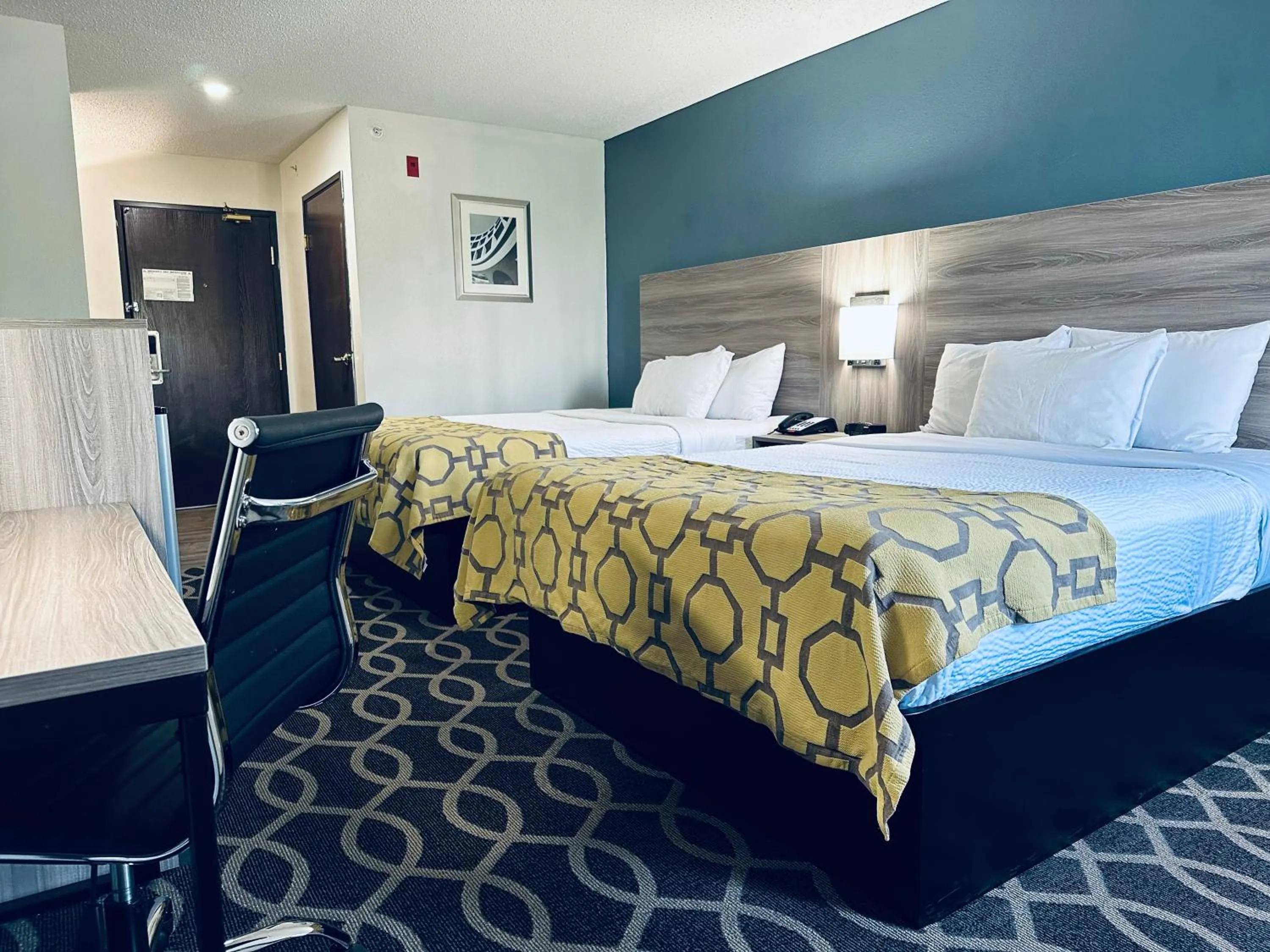 Bedroom, Bed in Baymont by Wyndham Piqua