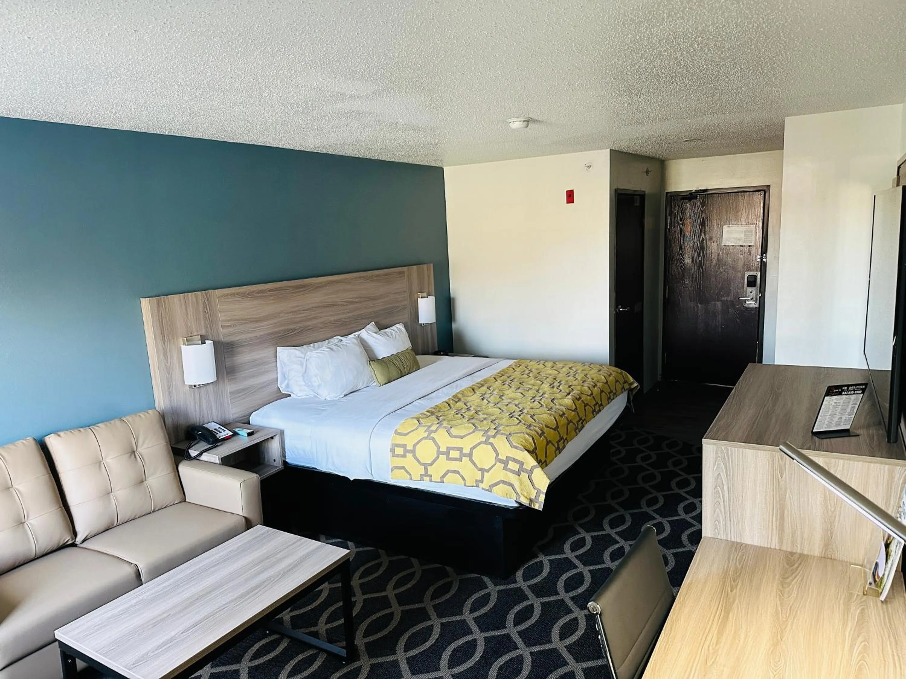 Bedroom, Bed in Baymont by Wyndham Piqua