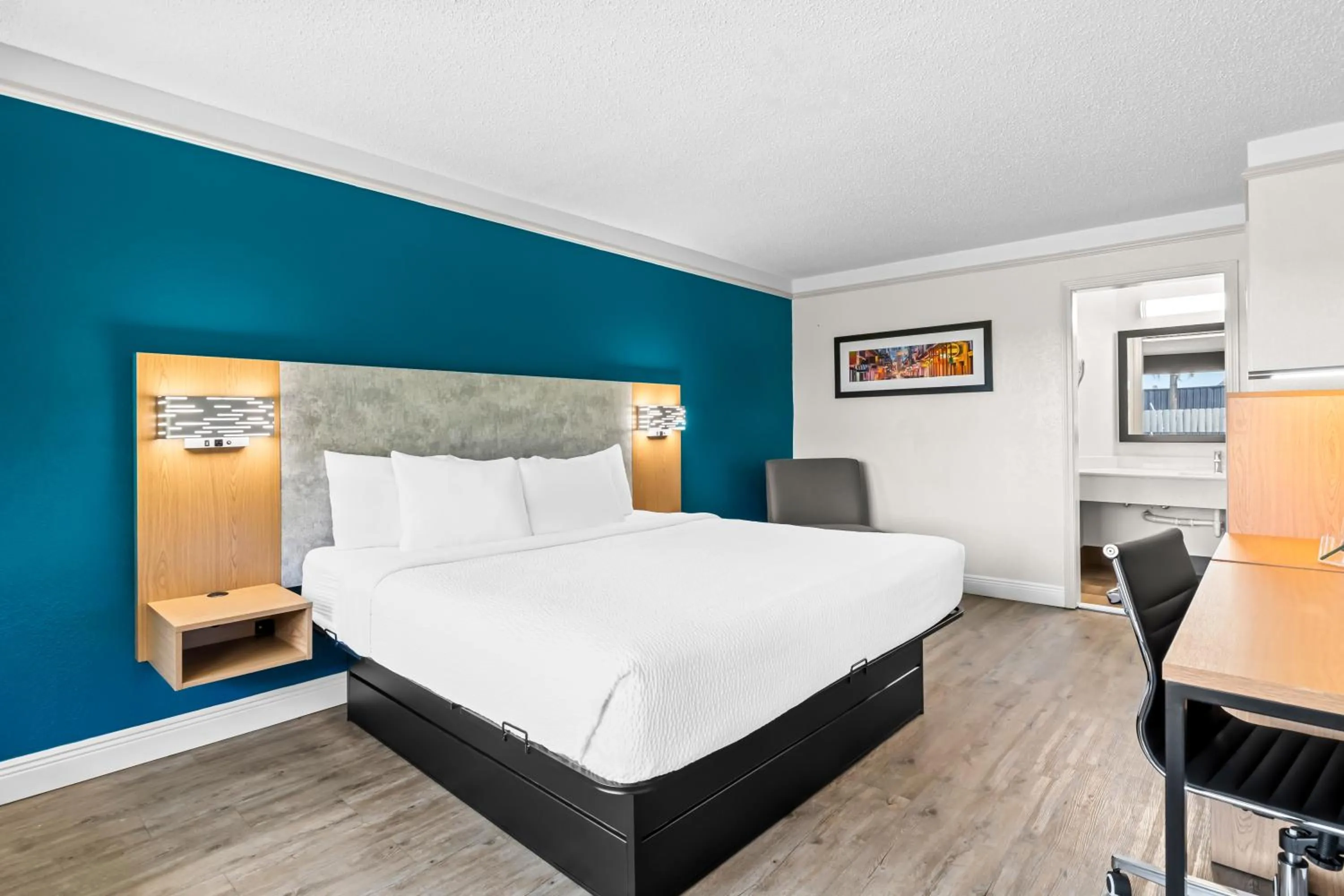 Photo of the whole room, Bed in Quality Inn Slidell I-10