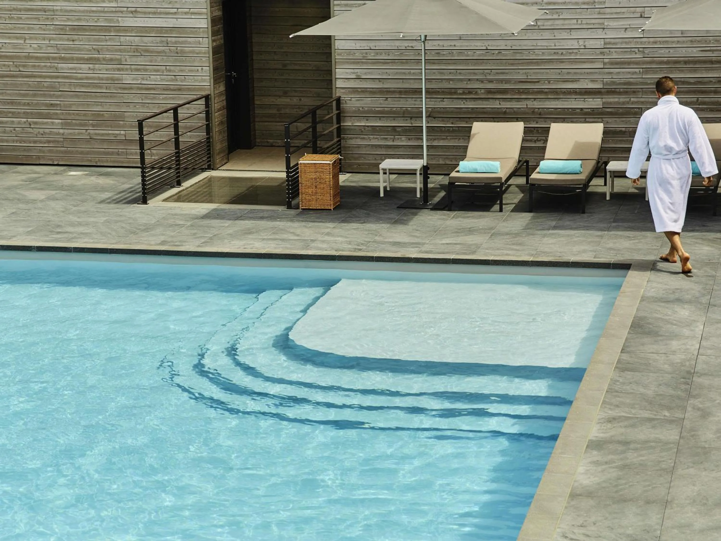 Pool view in Le Domaine des Vanneaux Golf & Spa L'Isle Adam - MGallery Collection