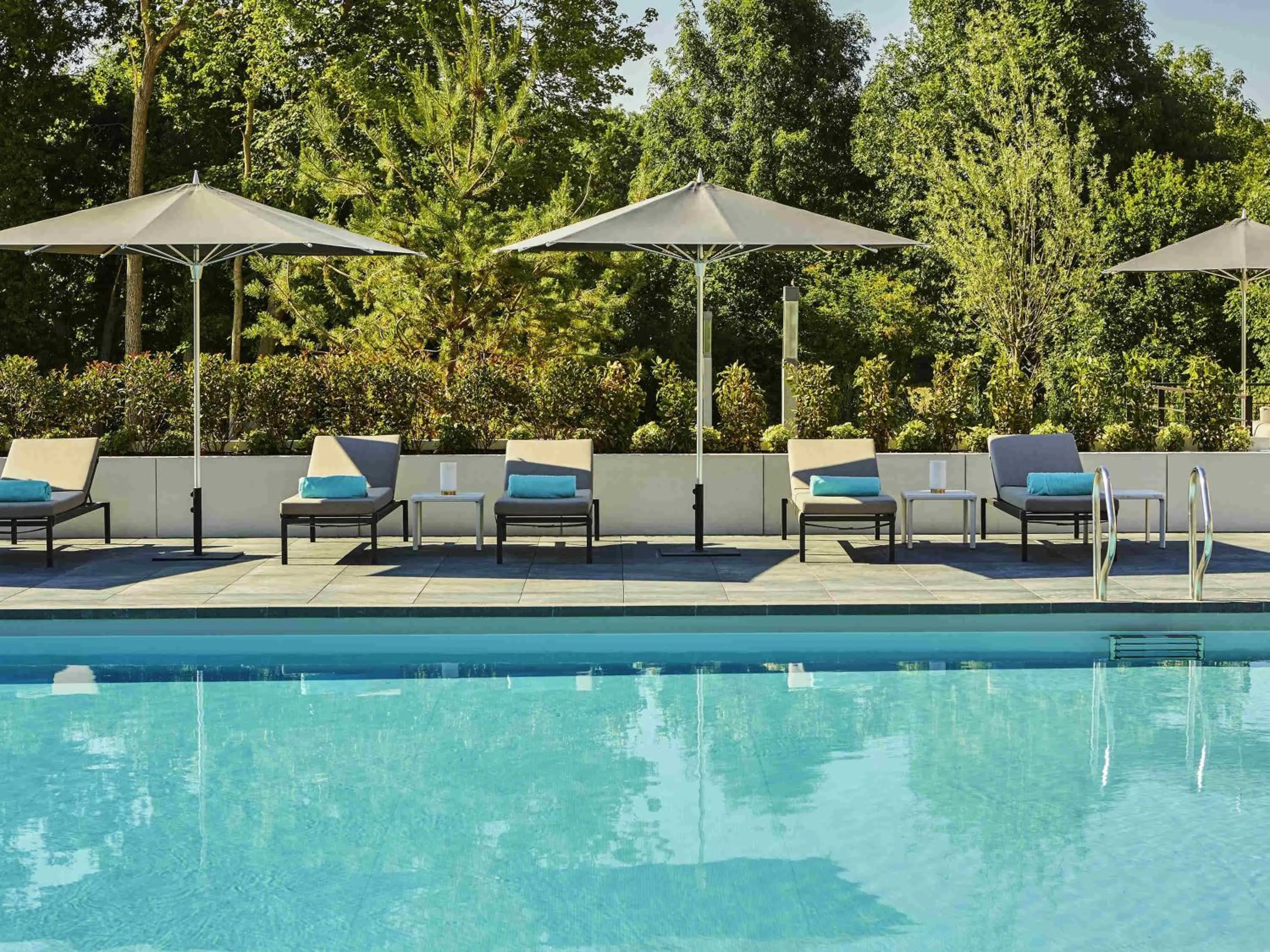 Pool view in Le Domaine des Vanneaux Golf & Spa L'Isle Adam - MGallery Collection