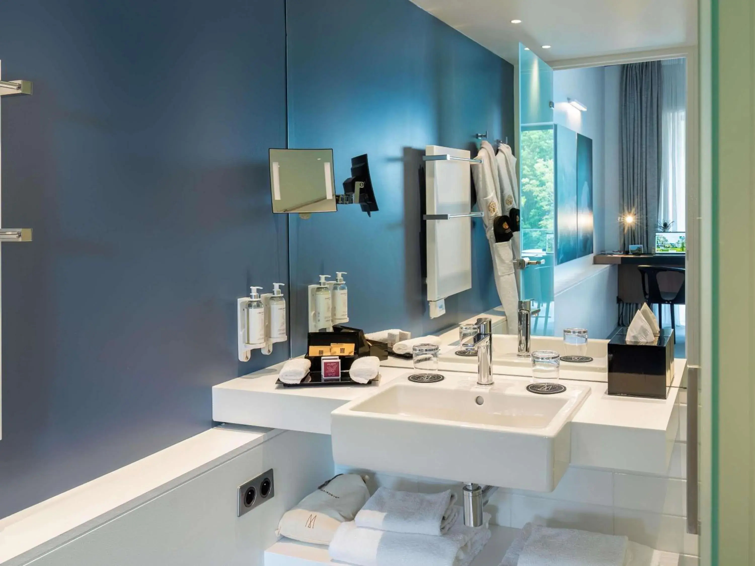 Classic King or Twin Room with Patio View in Le Domaine des Vanneaux Golf & Spa L'Isle Adam - MGallery Collection Classic King or Twin Room with Patio View in Le Domaine des Vanneaux Golf & Spa L'Isle Adam - MGallery Collection