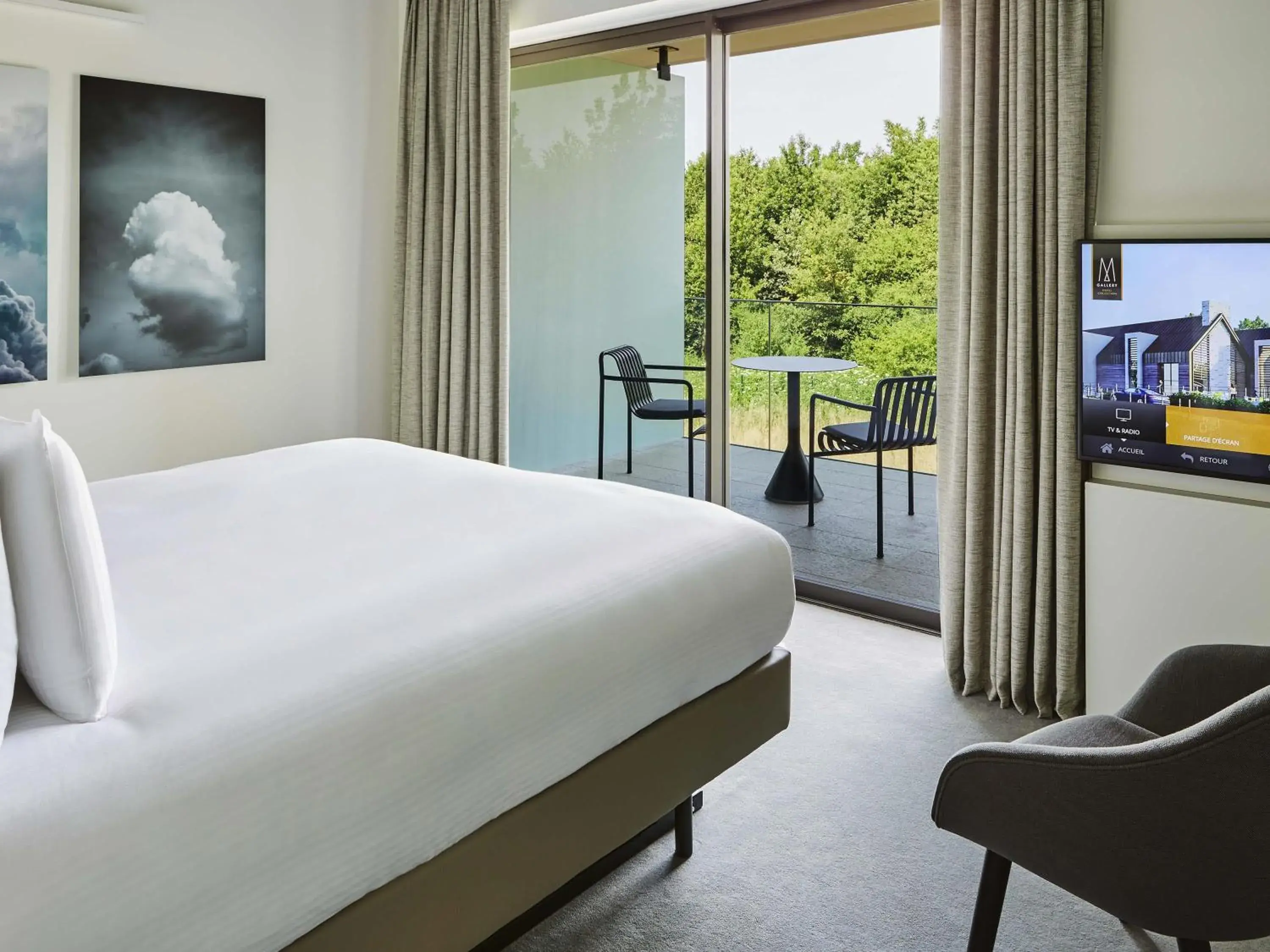 Executive Room with One King Bed or Two Single Beds and Two Terraces - Forest View in Le Domaine des Vanneaux Golf & Spa L'Isle Adam - MGallery Collection Executive Room with One King Bed or Two Single Beds and Two Terraces - Forest View in Le Domaine des Vanneaux Golf & Spa L'Isle Adam - MGallery Collection