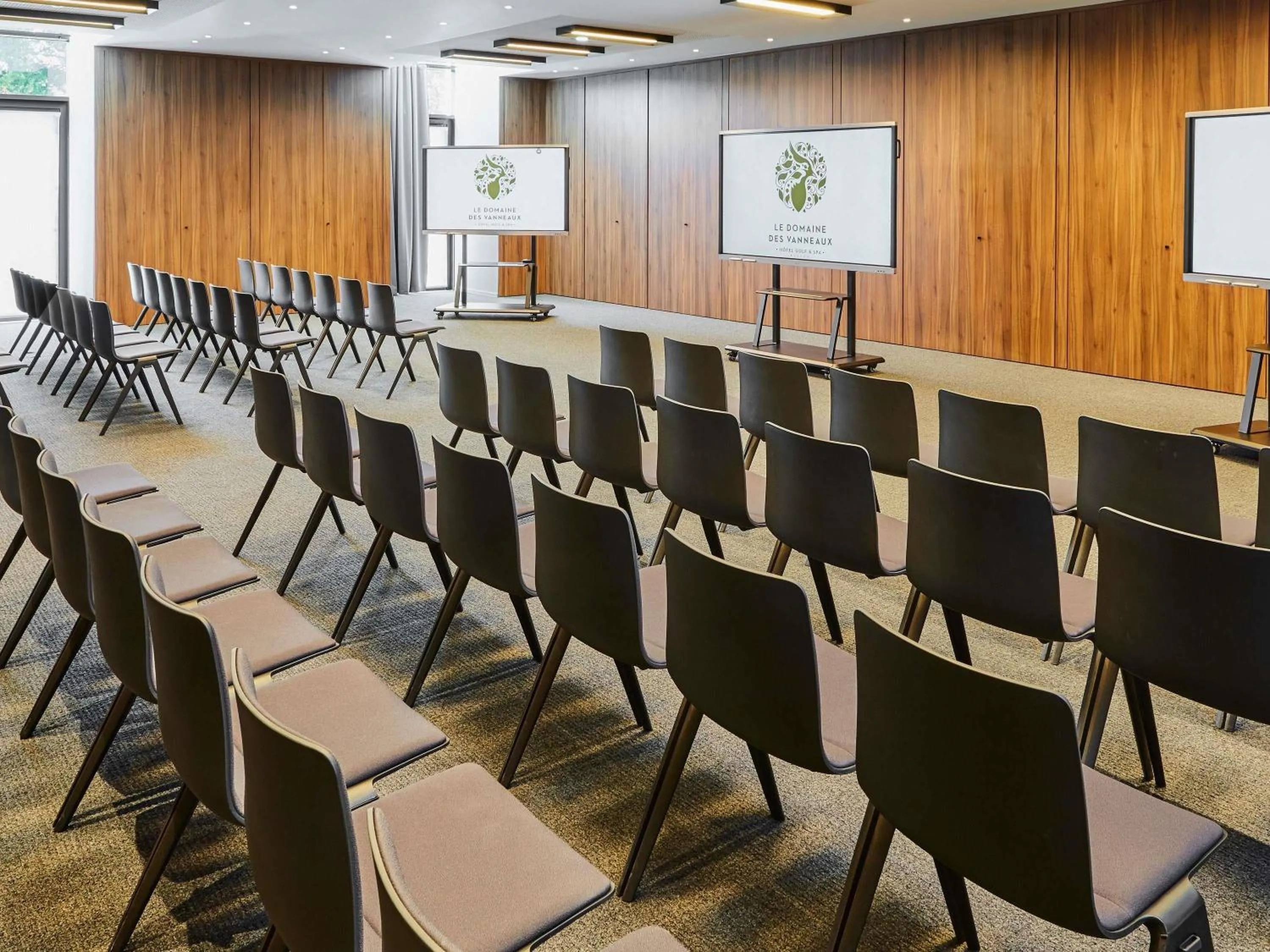 Meeting/conference room in Le Domaine des Vanneaux Golf & Spa L'Isle Adam - MGallery Collection