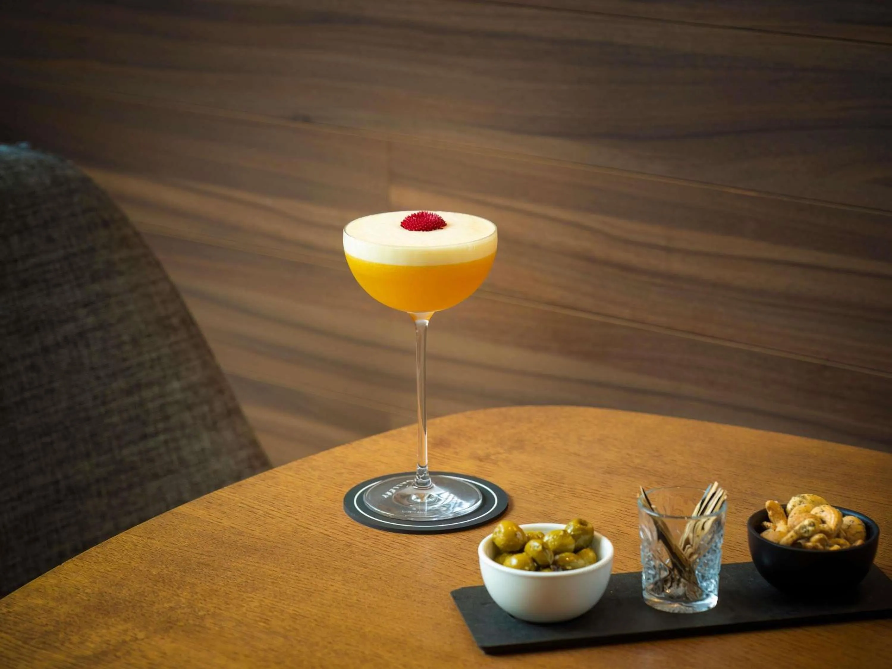 Lounge or bar in Le Domaine des Vanneaux Golf & Spa L'Isle Adam - MGallery Collection