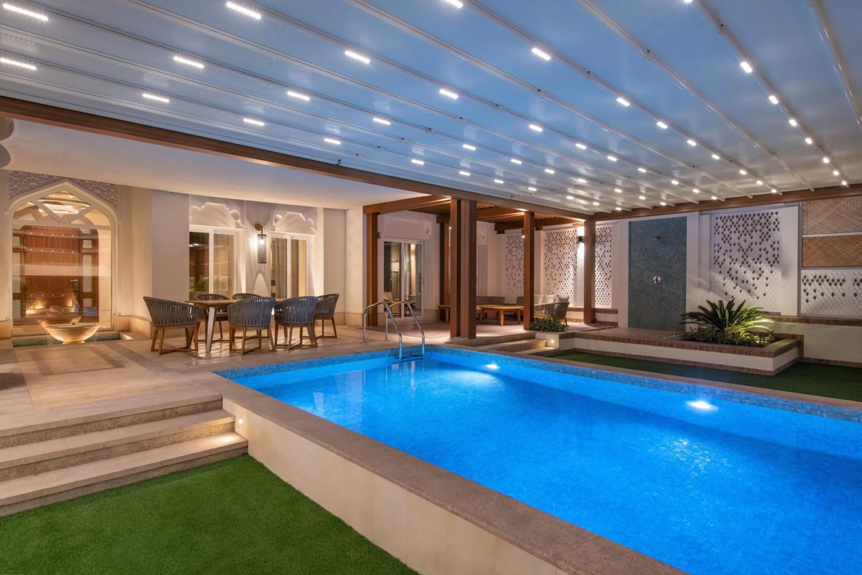 Swimming pool in Al Messila, A Luxury Collection Resort & Spa, Doha