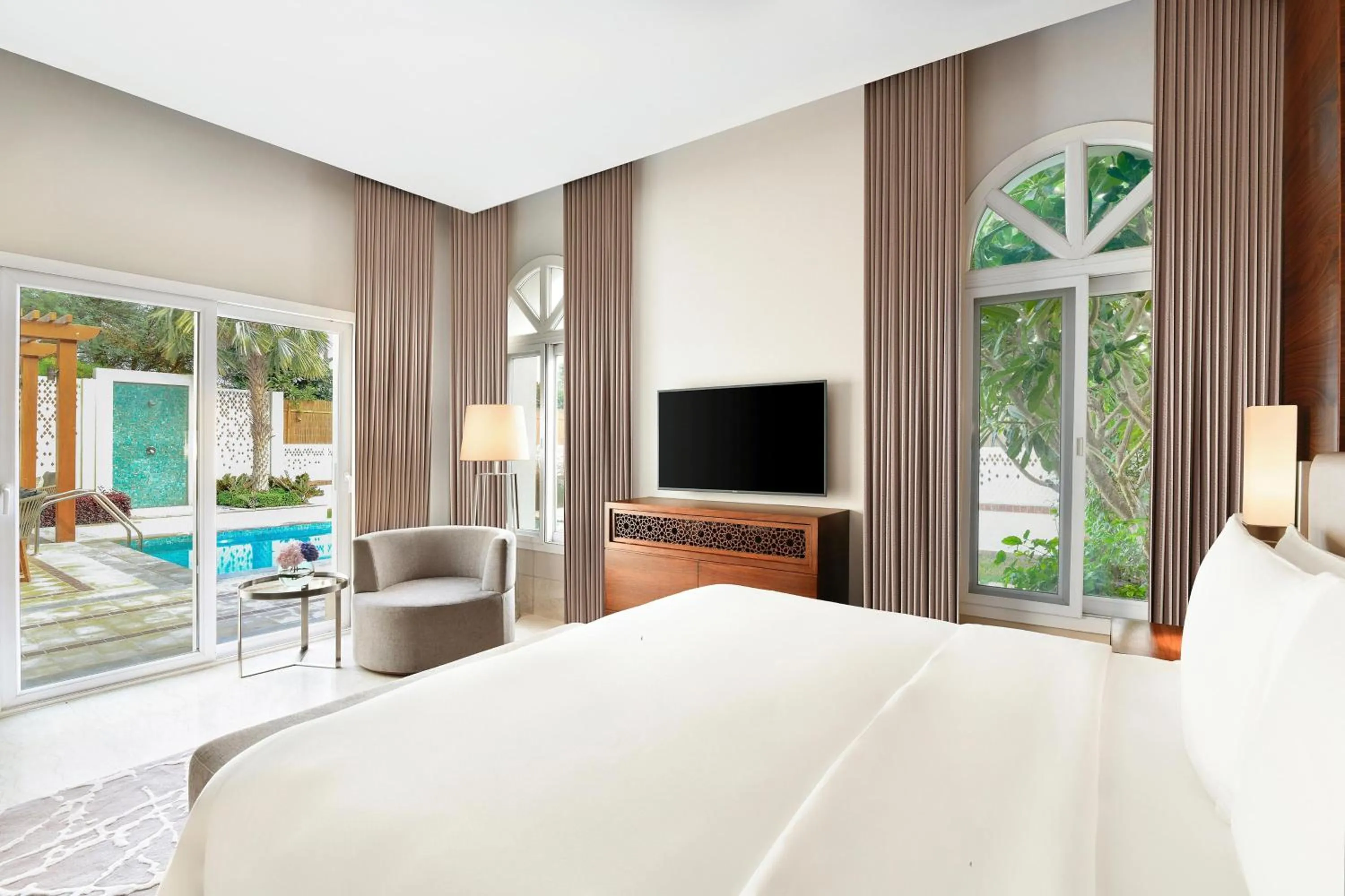 Bedroom, Bed in Al Messila, A Luxury Collection Resort & Spa, Doha