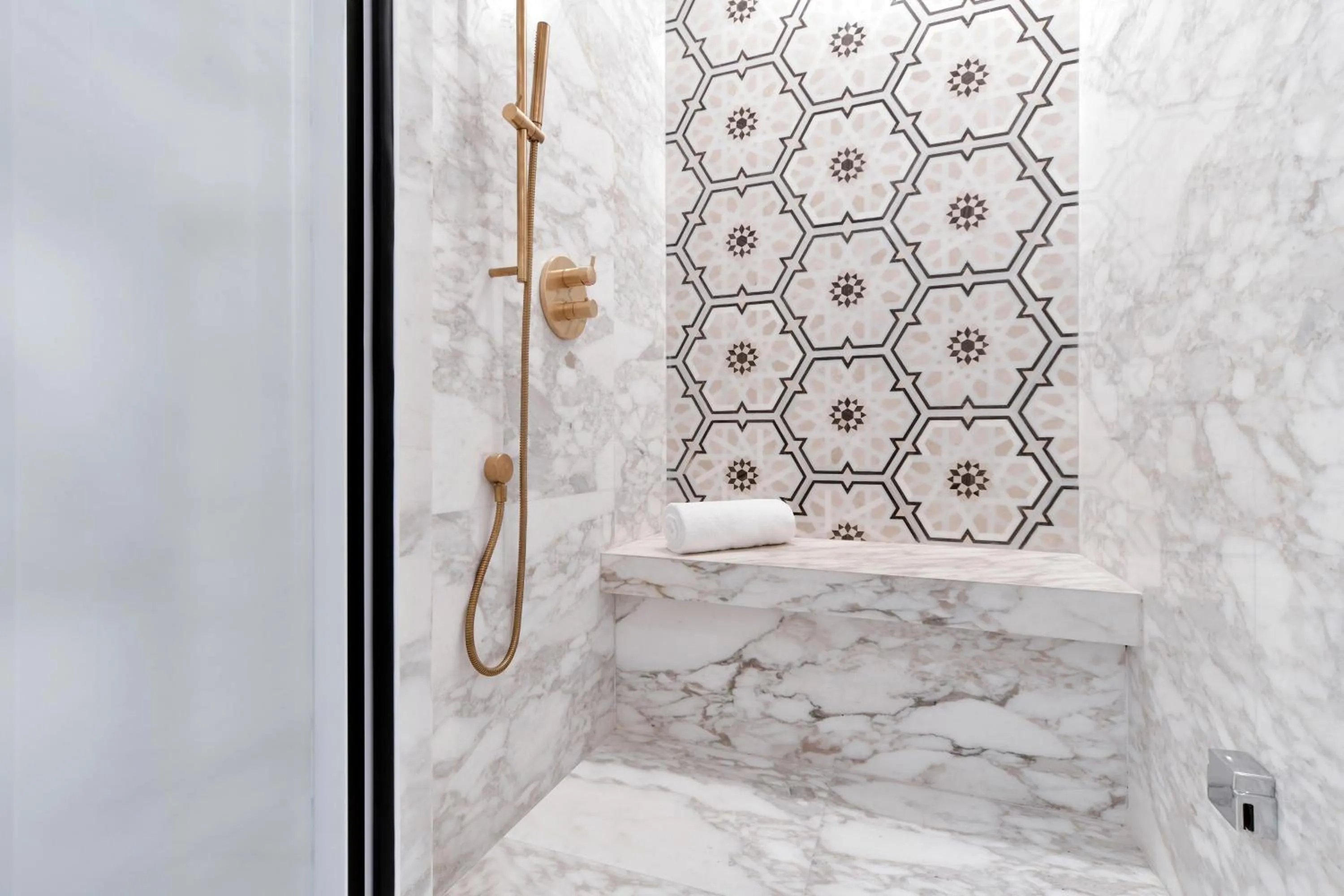 Bathroom in Al Messila, A Luxury Collection Resort & Spa, Doha