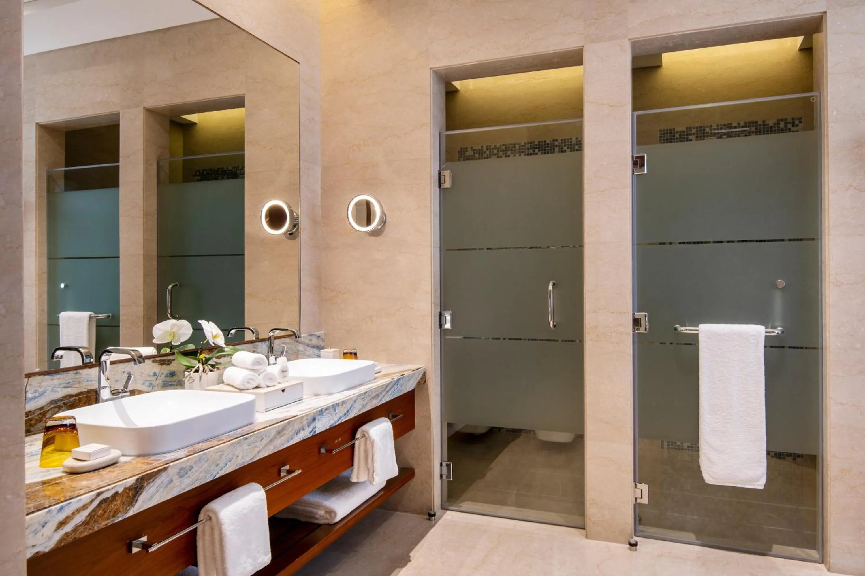 Bathroom in Al Messila, A Luxury Collection Resort & Spa, Doha