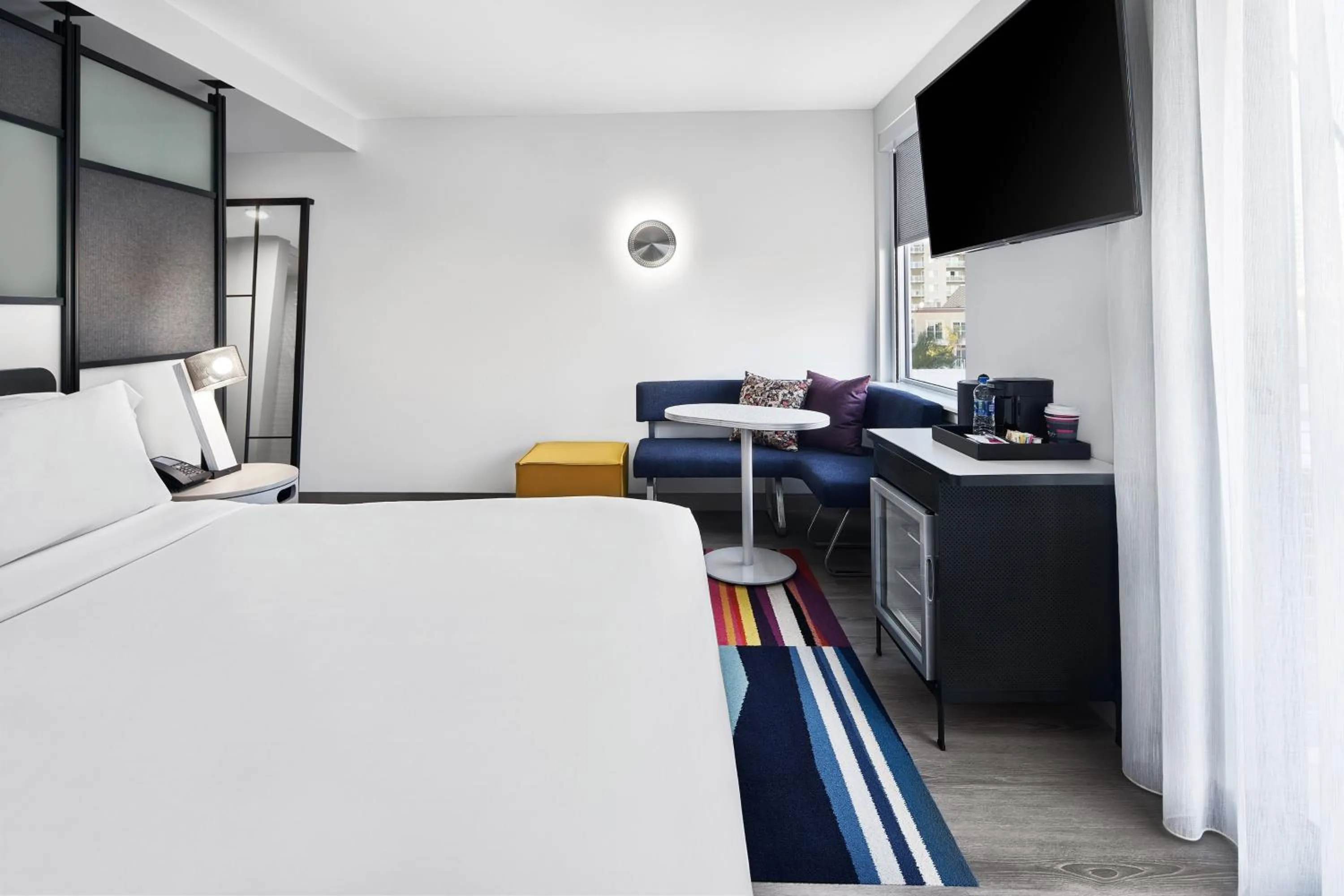 Photo of the whole room, Bed in Aloft Ocean City