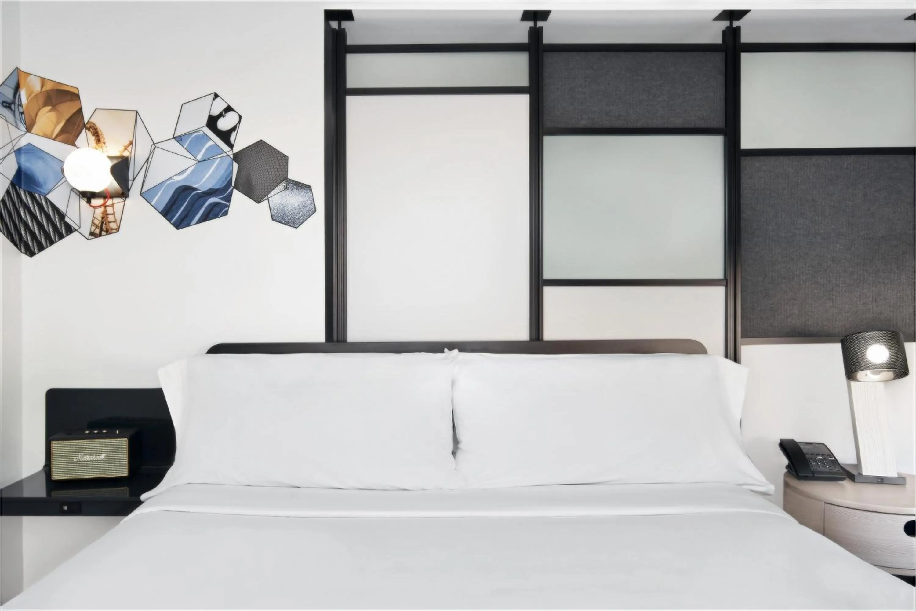 Photo of the whole room, Bed in Aloft Ocean City