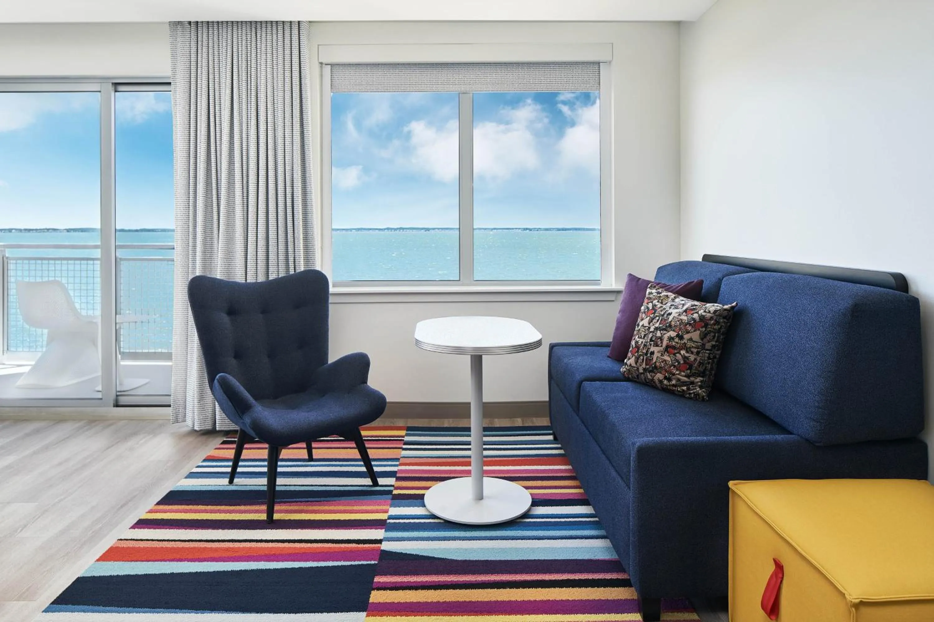 Photo of the whole room in Aloft Ocean City