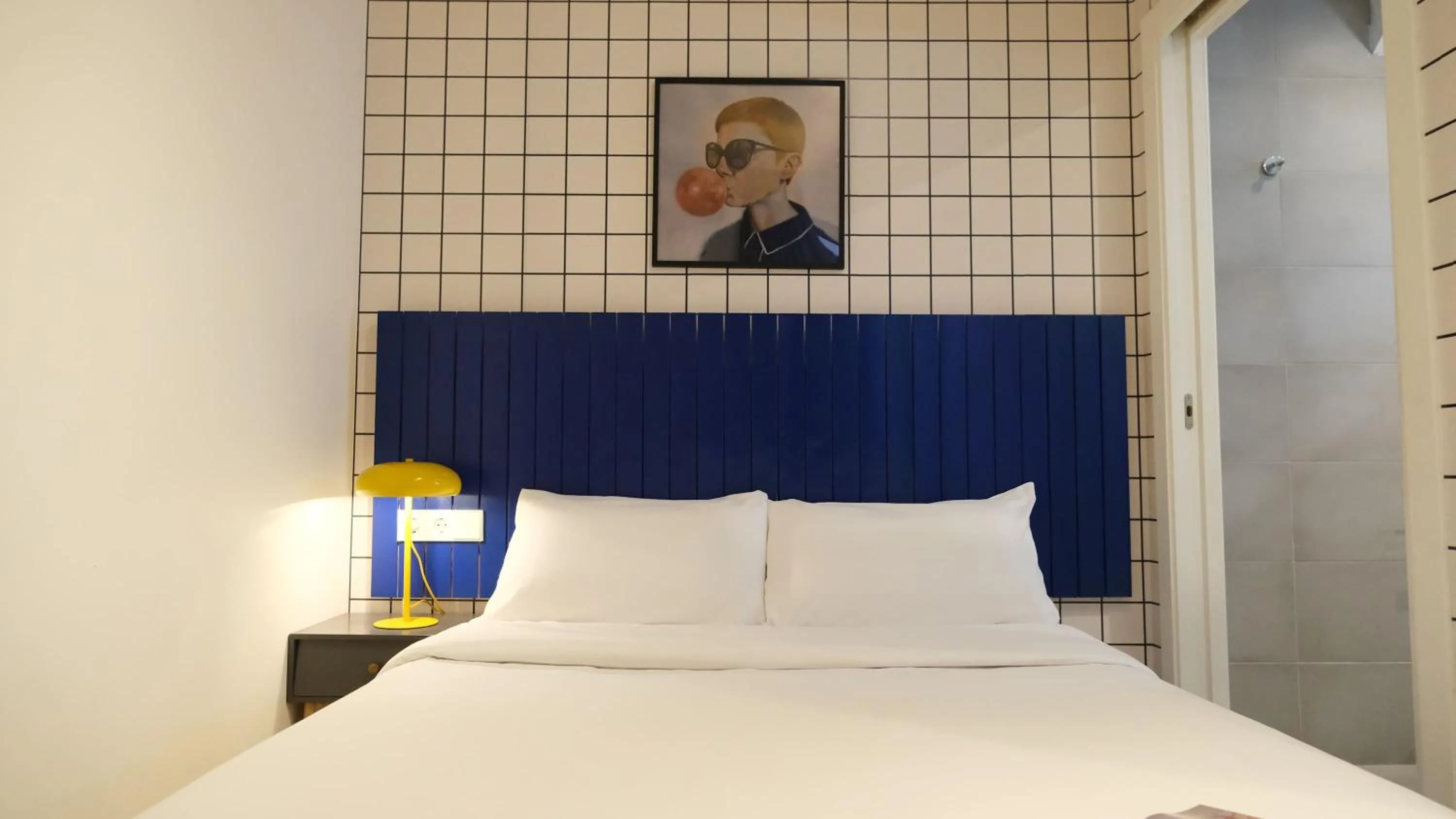 Bedroom, Bed in Arte Suites by Olala Homes