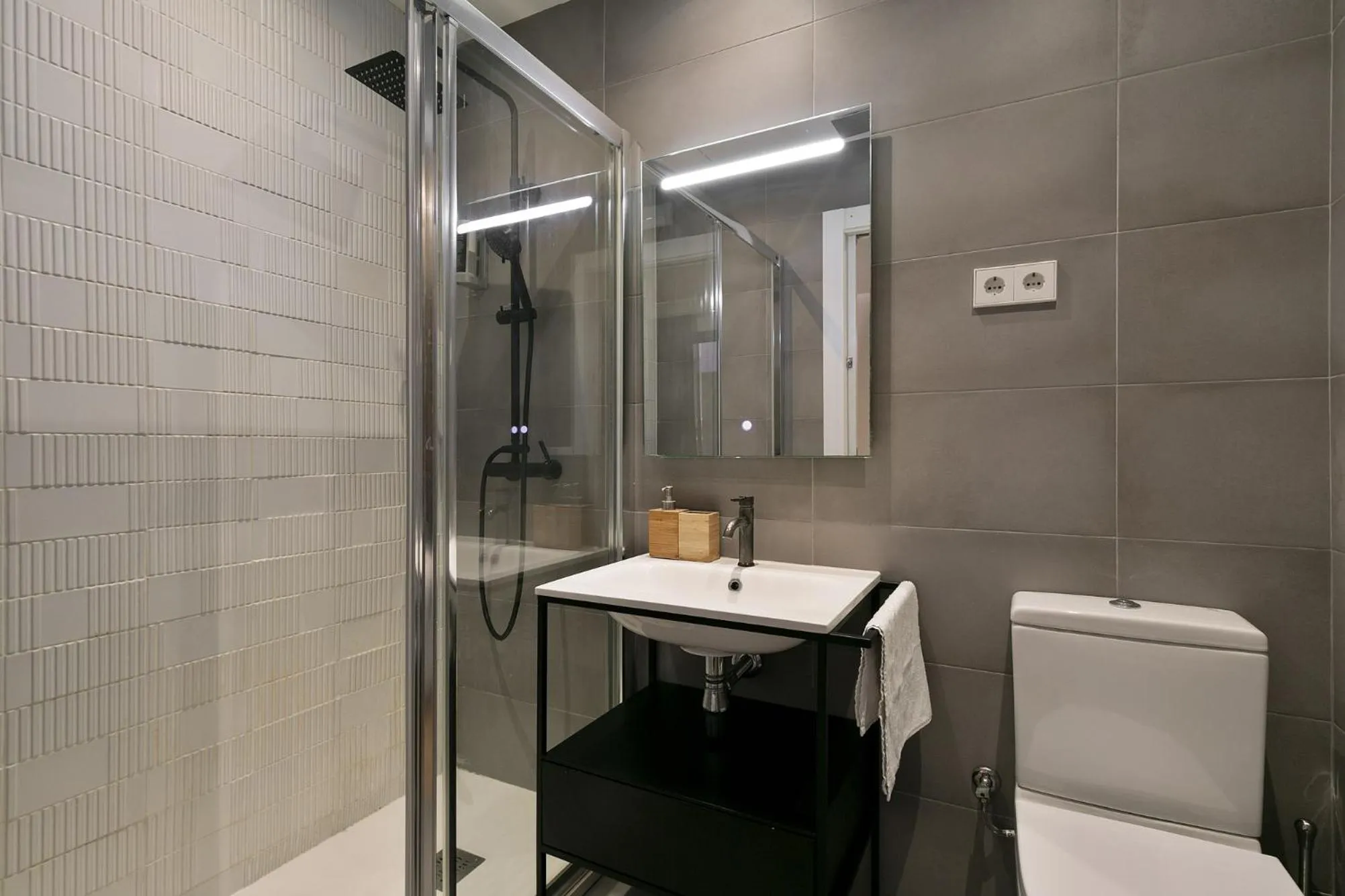 Bathroom in Arte Suites by Olala Homes