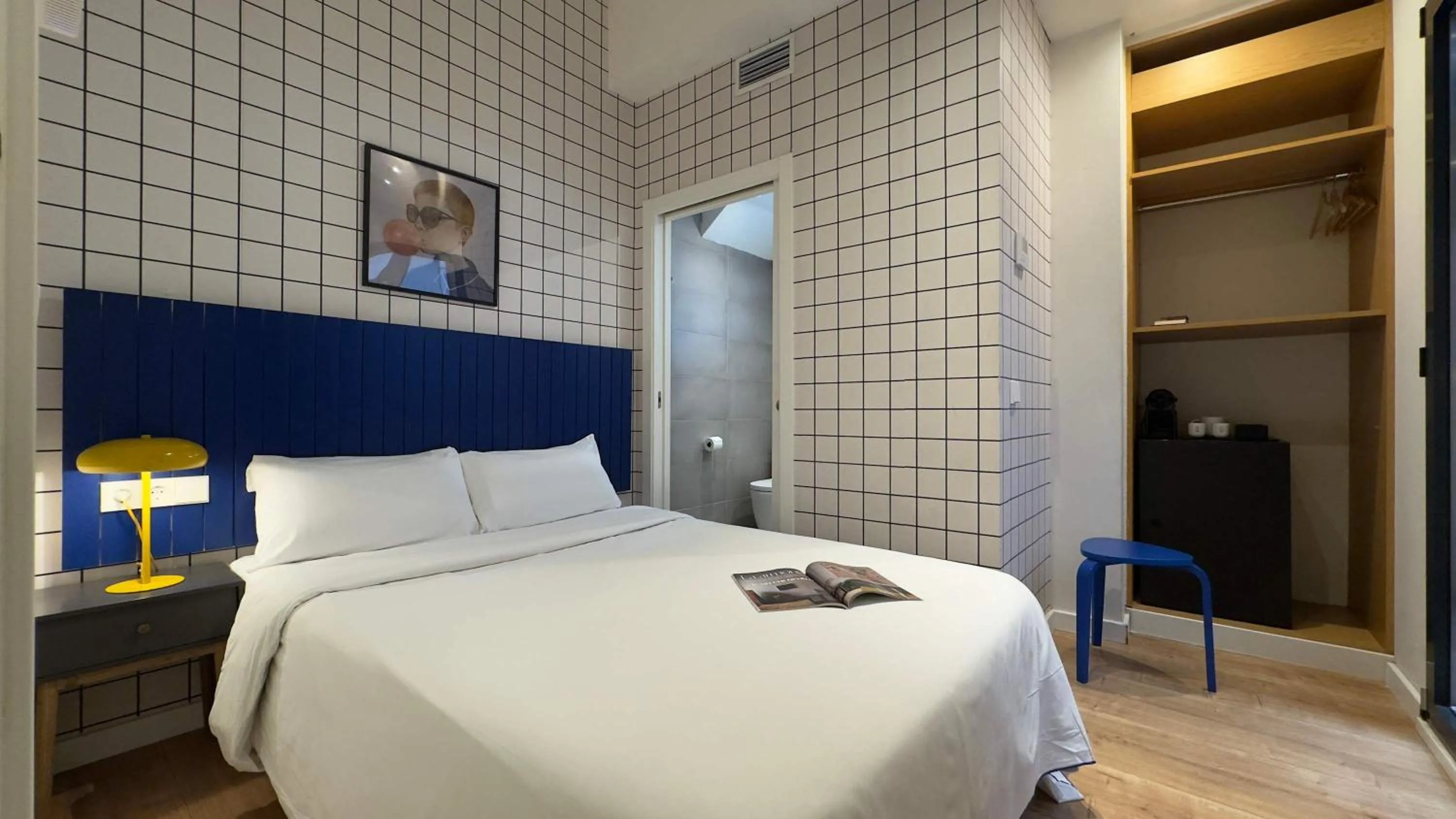 Bedroom, Bed in Arte Suites by Olala Homes