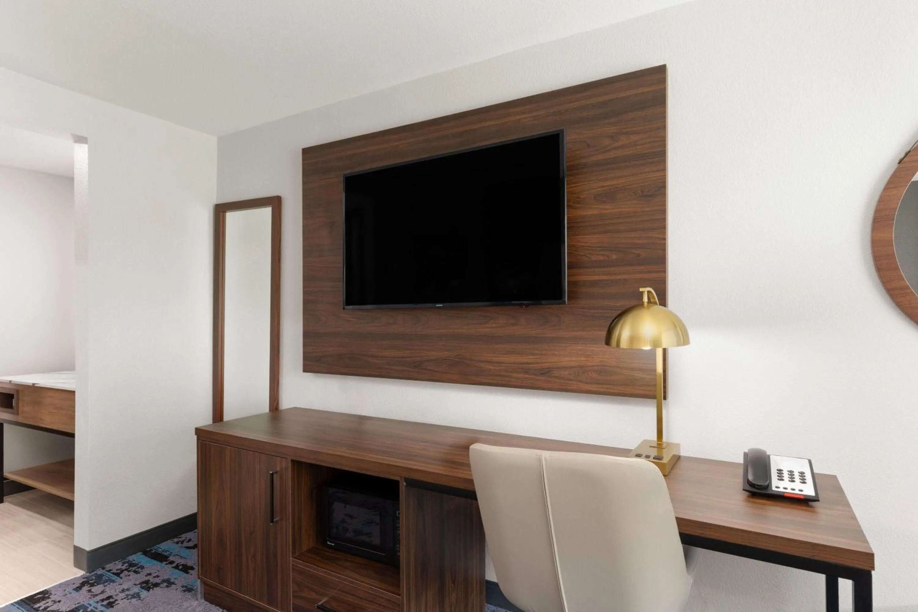 Photo of the whole room in La Quinta by Wyndham Springdale