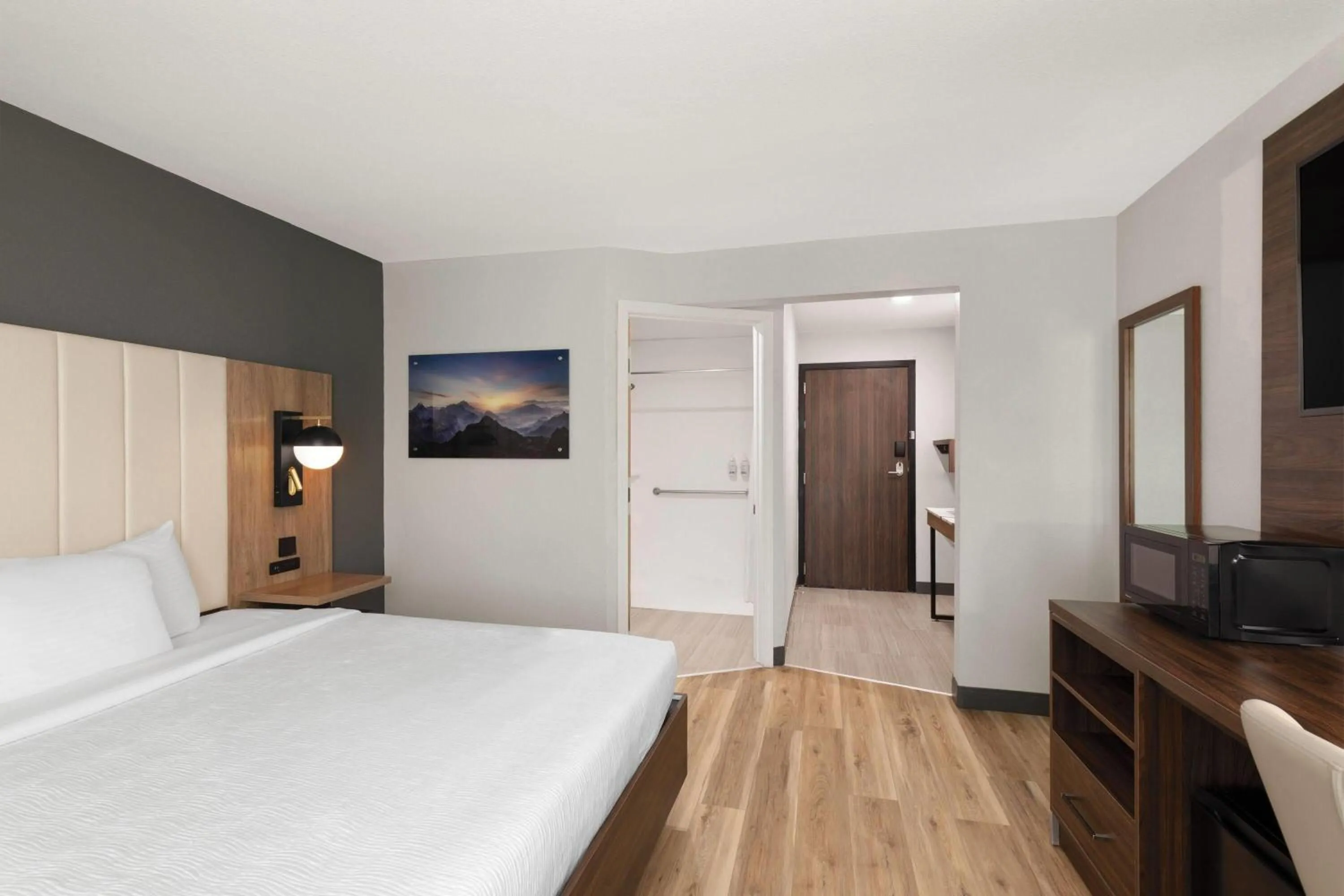 Photo of the whole room, Bed in La Quinta by Wyndham Springdale