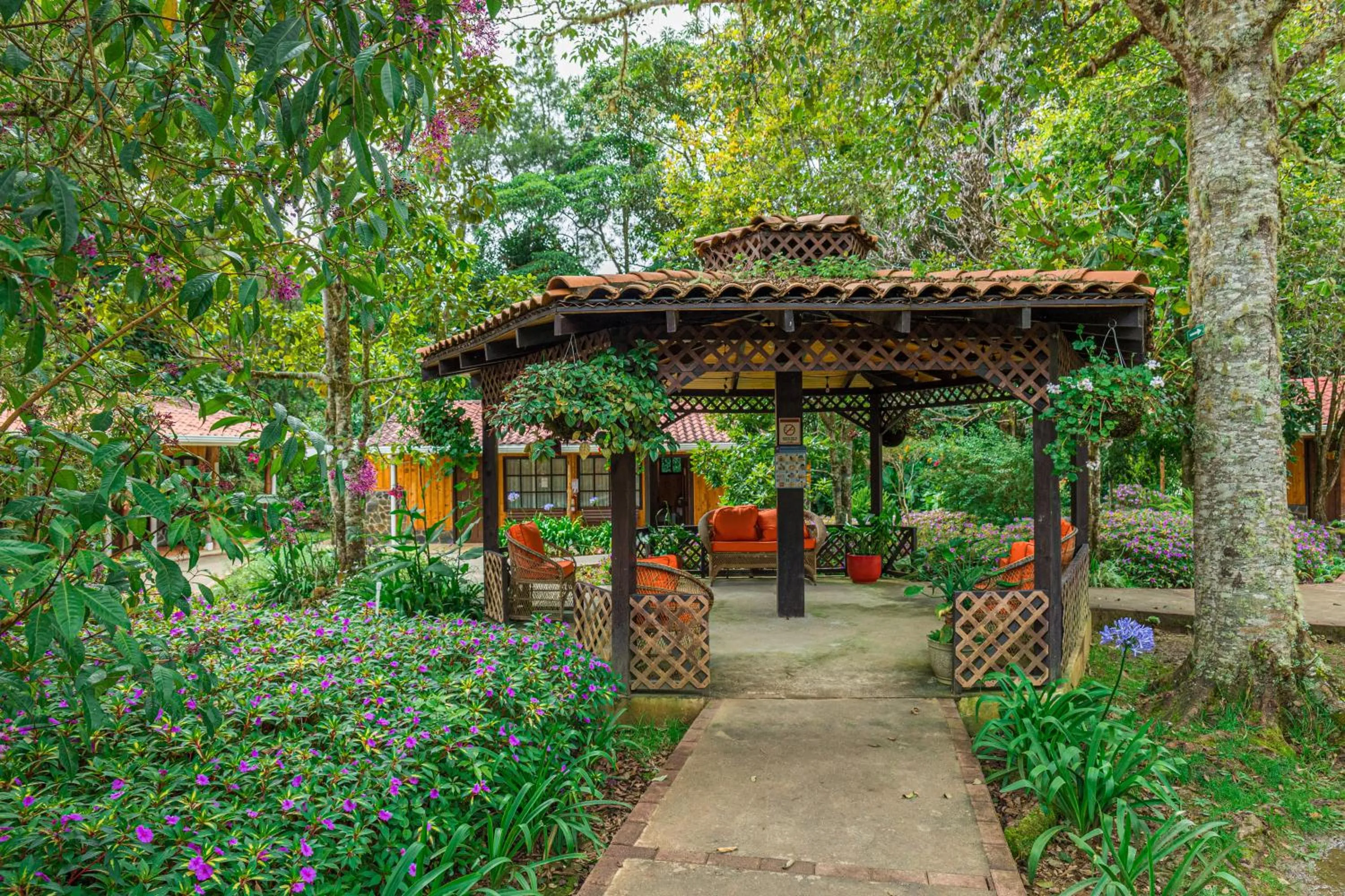 Patio in Hotel de Montaña Suria