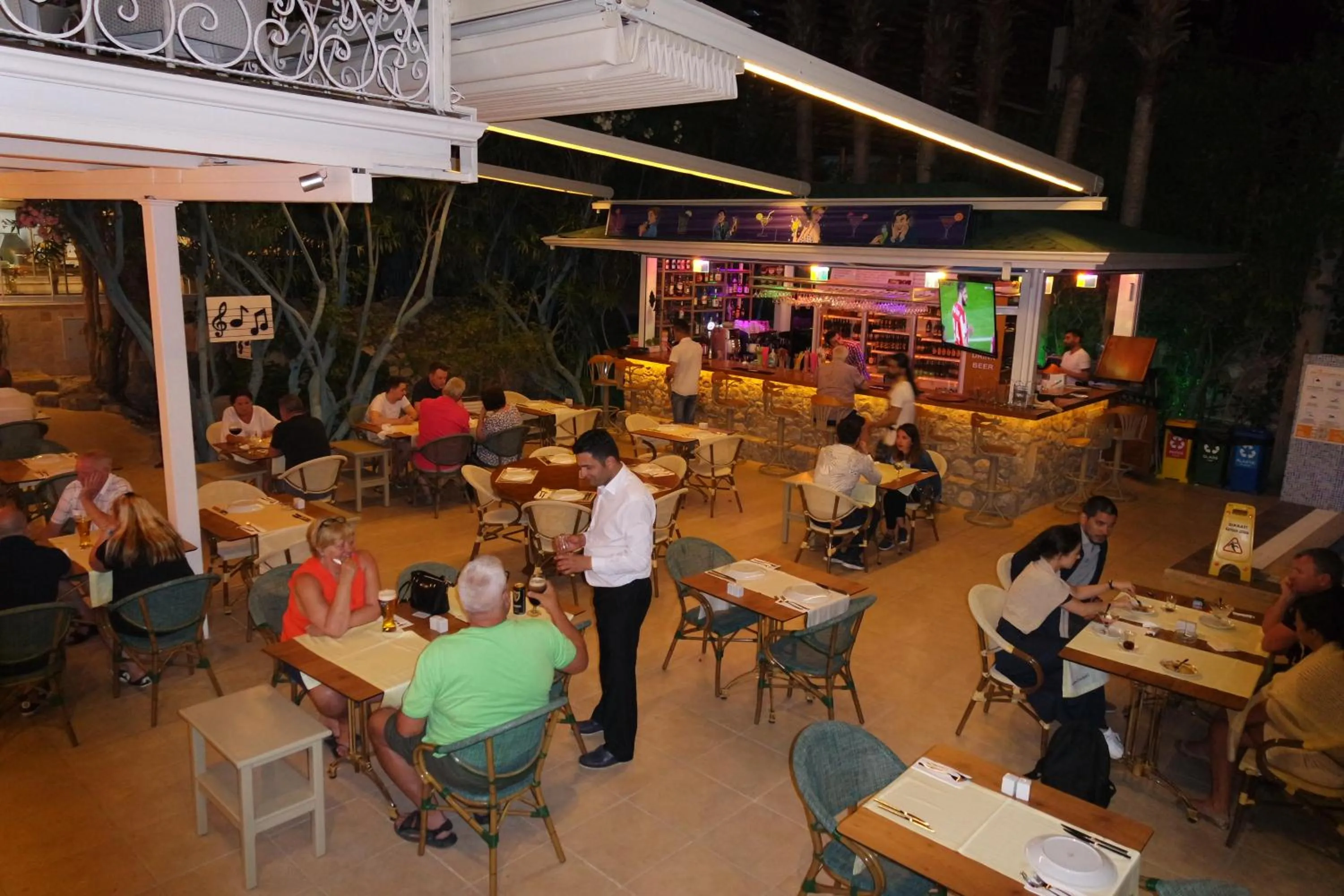 Restaurant/places to eat in Tonoz Beach Hotel