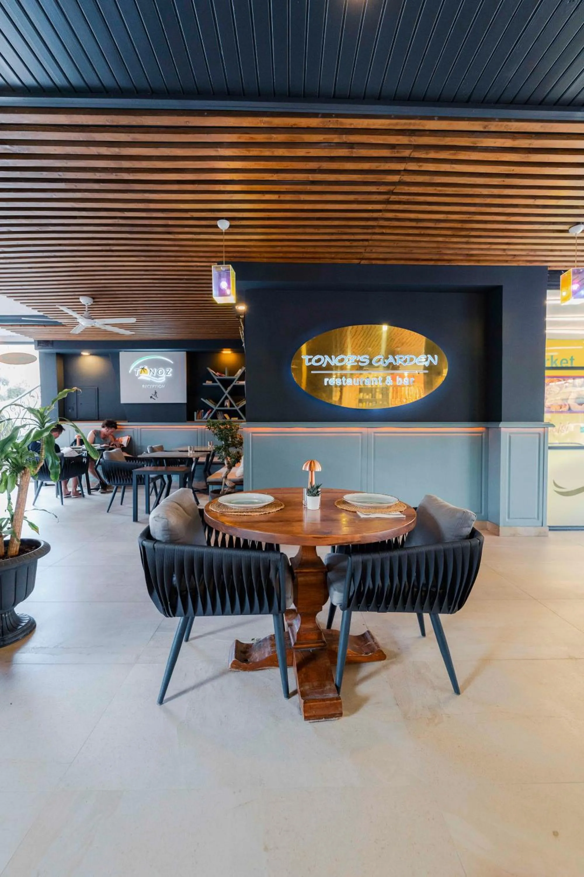 Restaurant/places to eat in Tonoz Beach Hotel