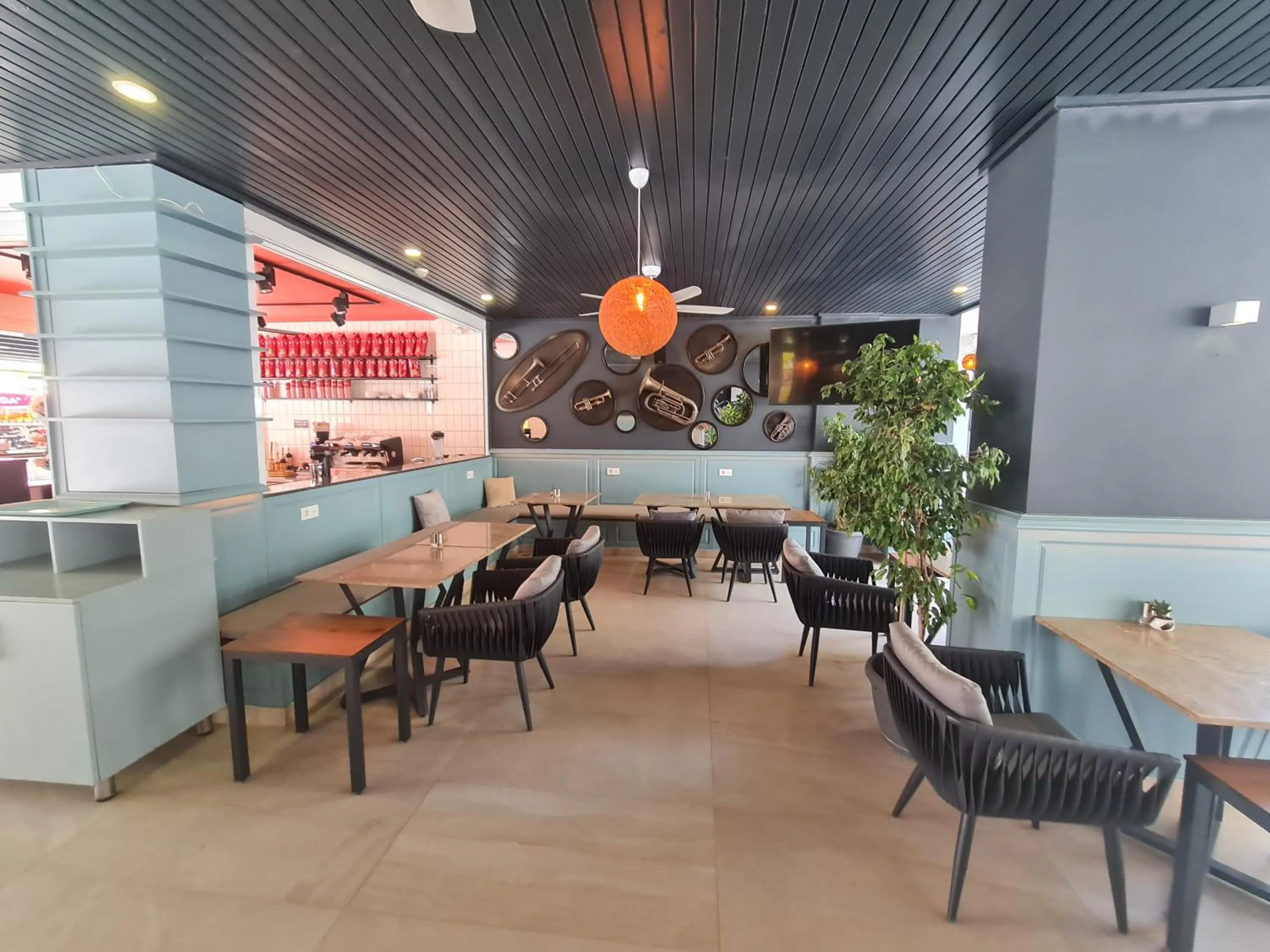 Restaurant/places to eat in Tonoz Beach Hotel