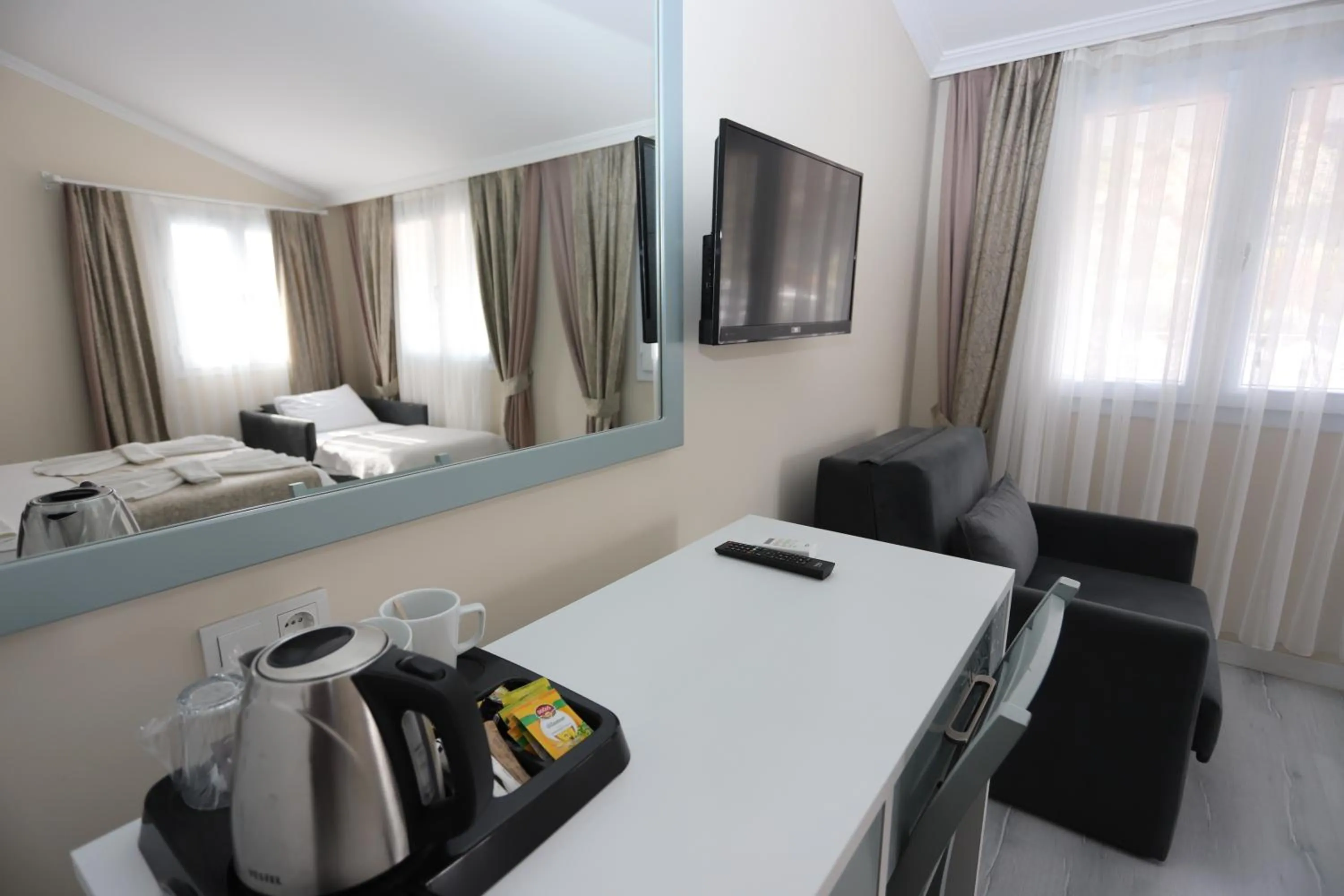 Coffee/tea facilities, Bed in Tonoz Beach Hotel