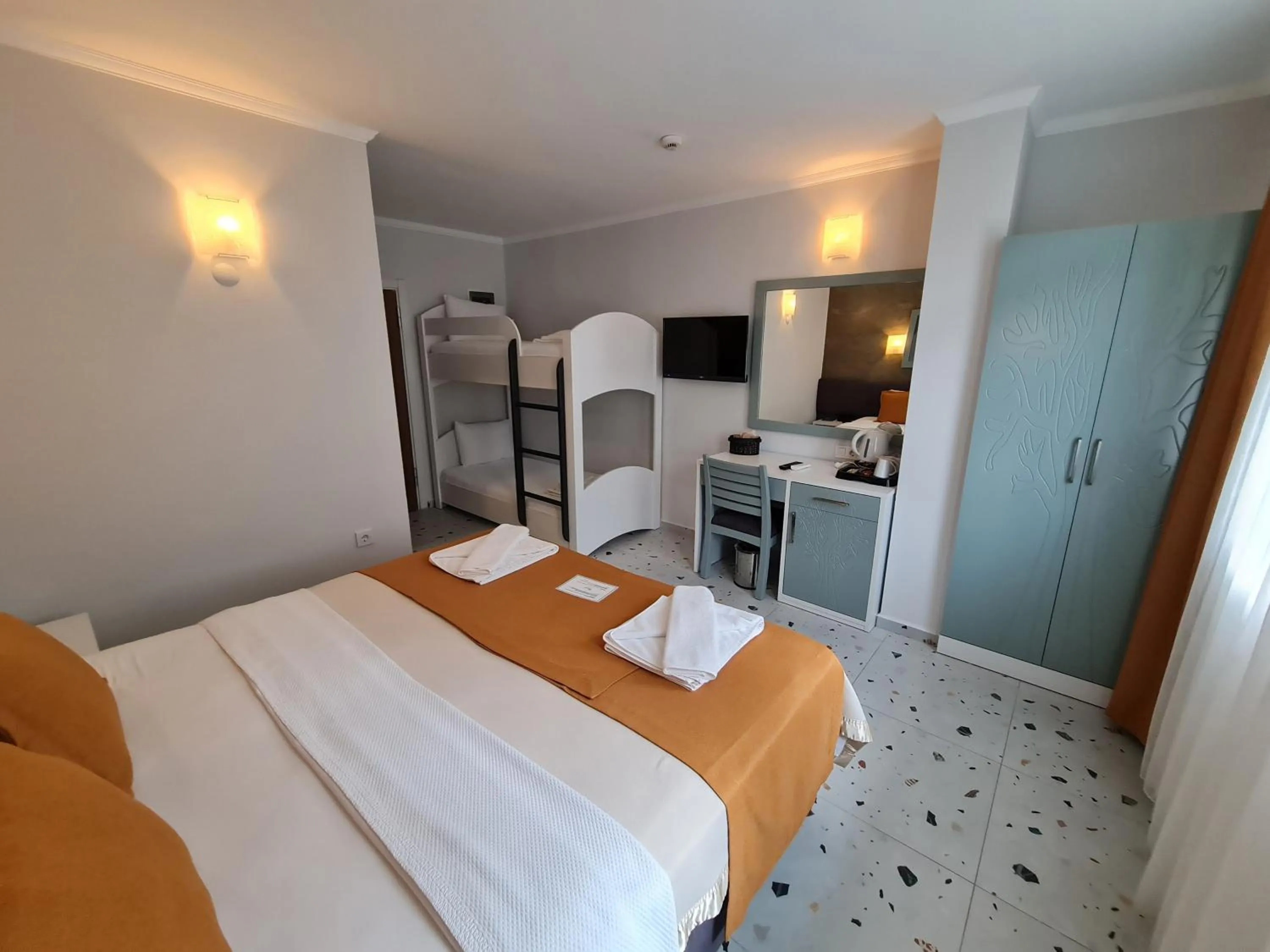 Bedroom, Bed in Tonoz Beach Hotel