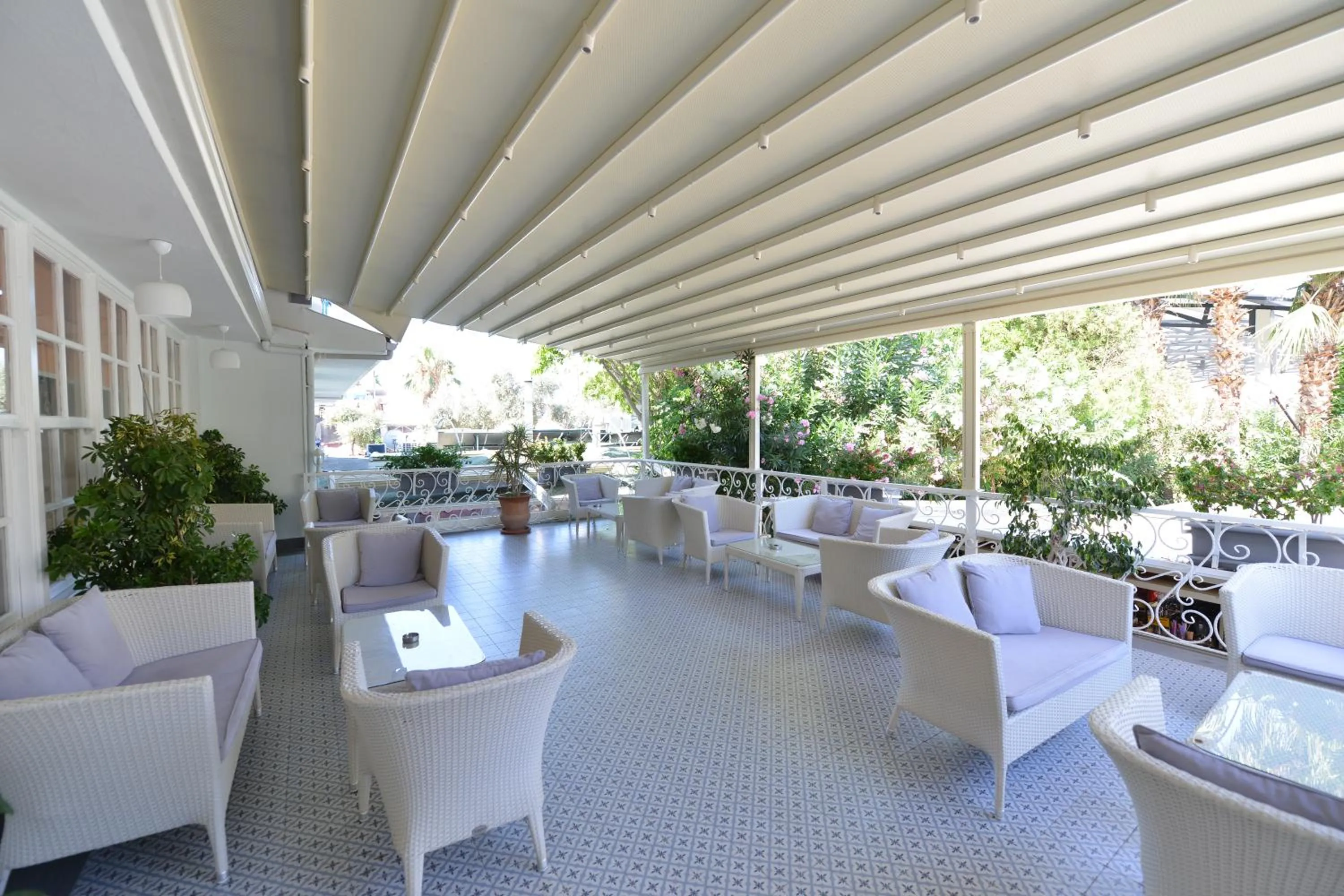 Patio in Tonoz Beach Hotel