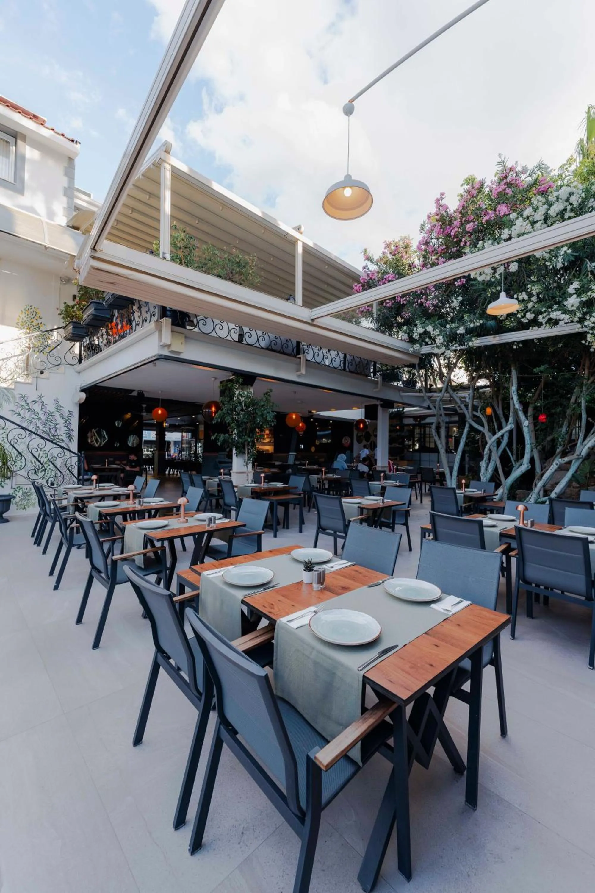 Restaurant/places to eat in Tonoz Beach Hotel