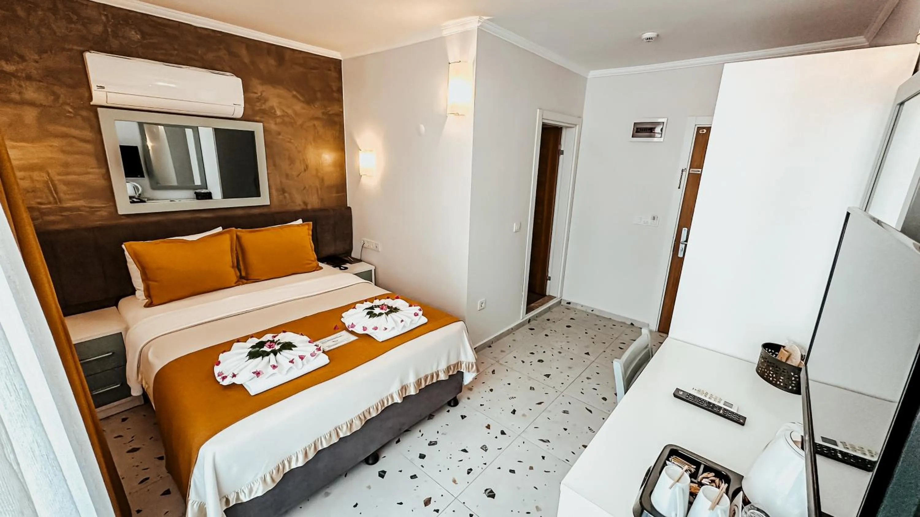 Bedroom, Bed in Tonoz Beach Hotel