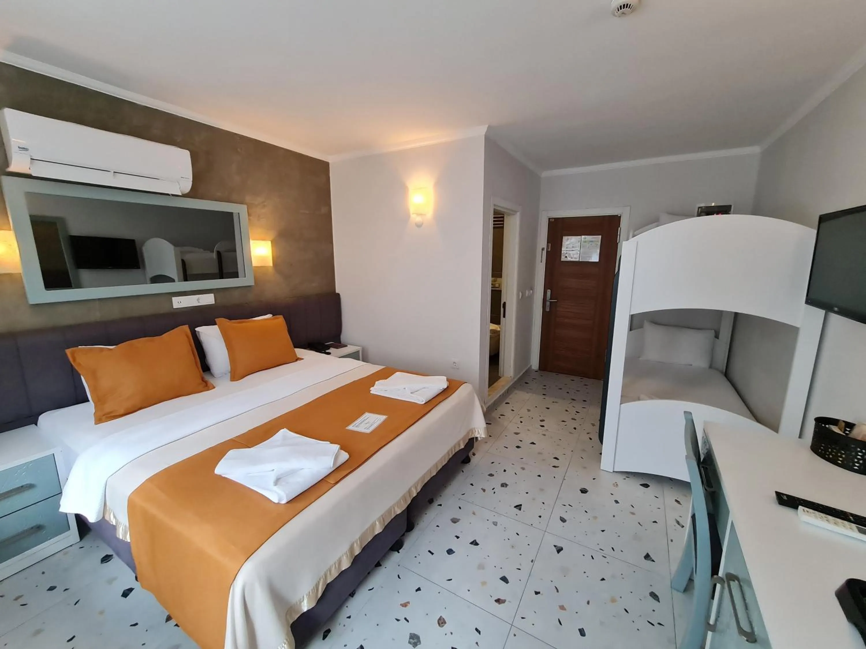 Bedroom, Bed in Tonoz Beach Hotel