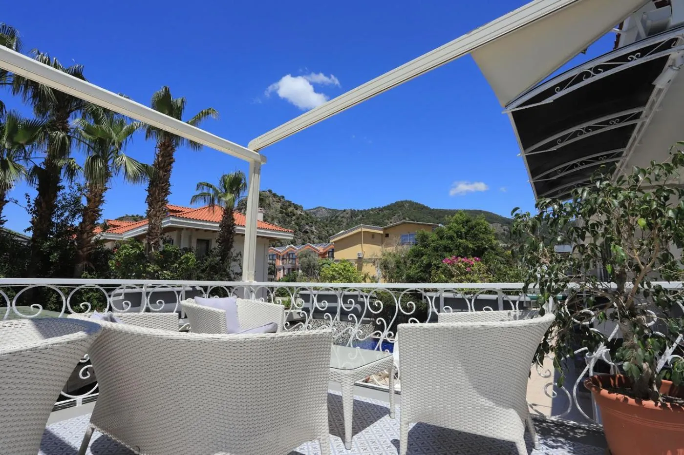 Patio in Tonoz Beach Hotel