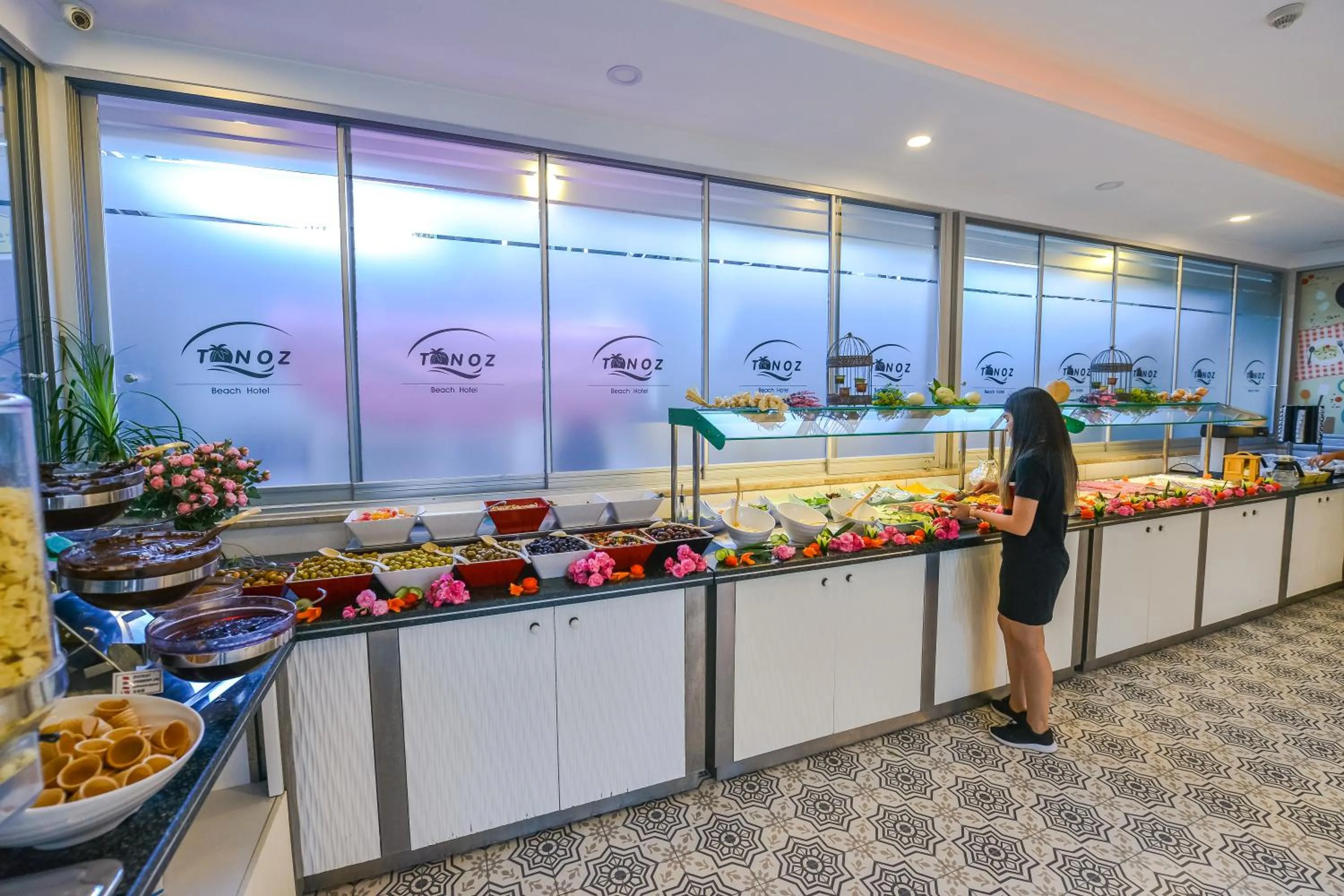 Food and drinks in Tonoz Beach Hotel