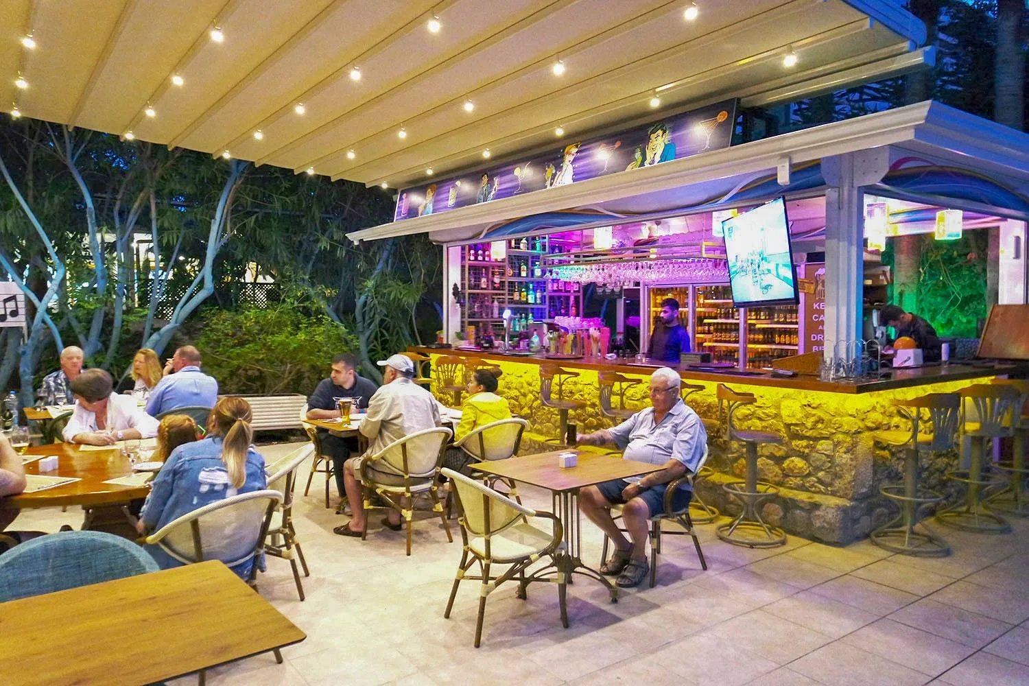 Restaurant/places to eat in Tonoz Beach Hotel