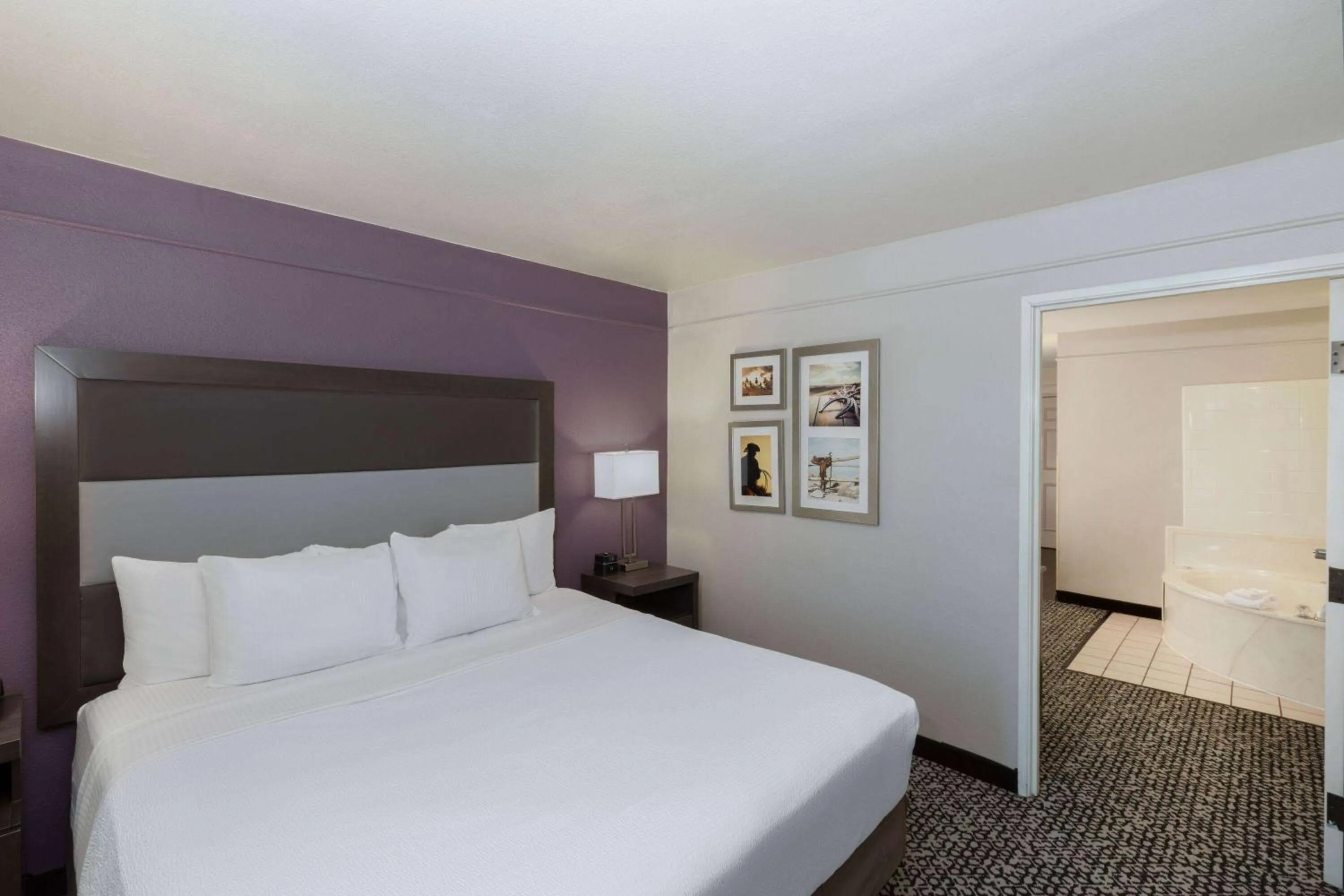 Bath, Bed in La Quinta by Wyndham Rockwall