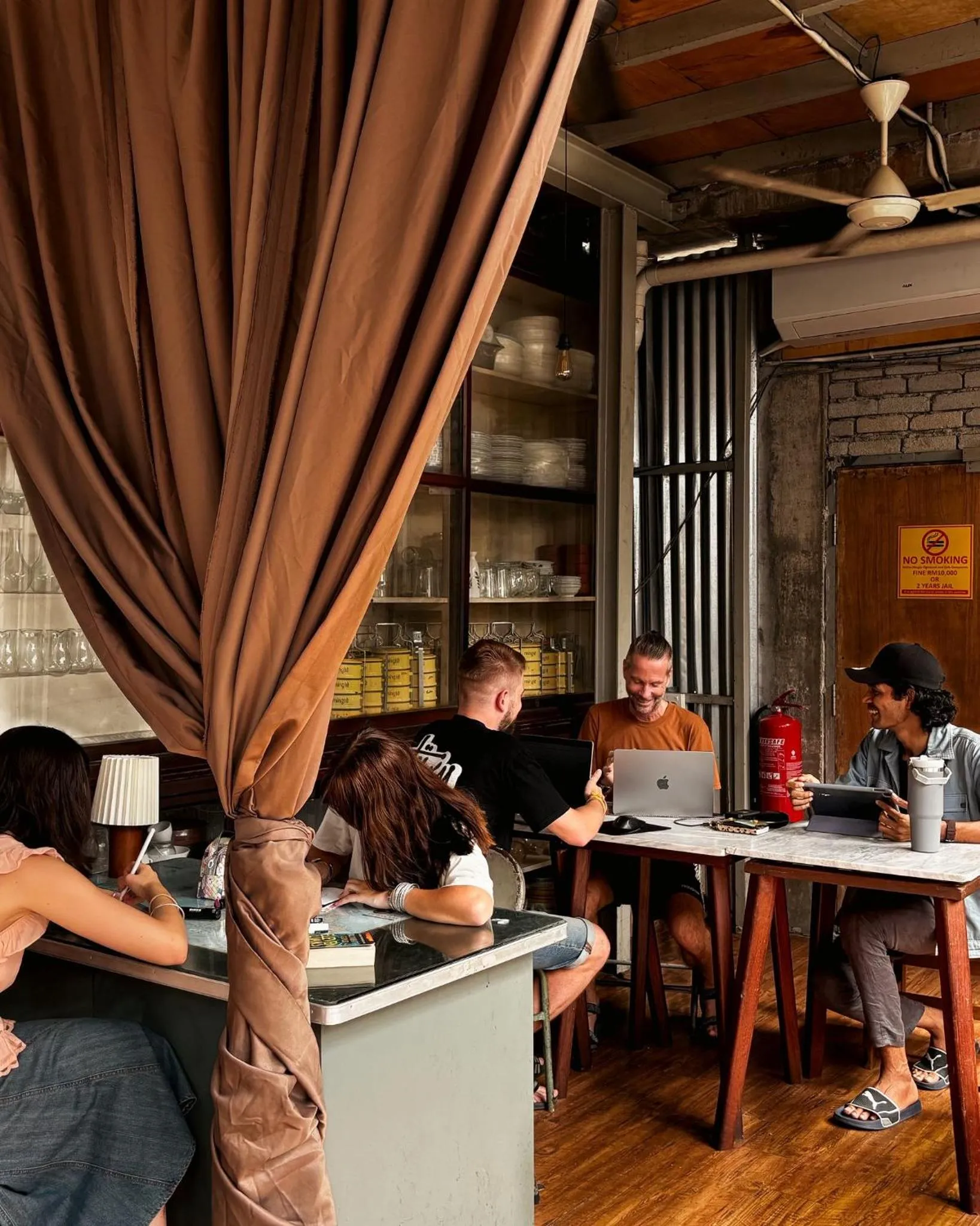 group of guests in Mingle Highstreet - CoWorking Hub