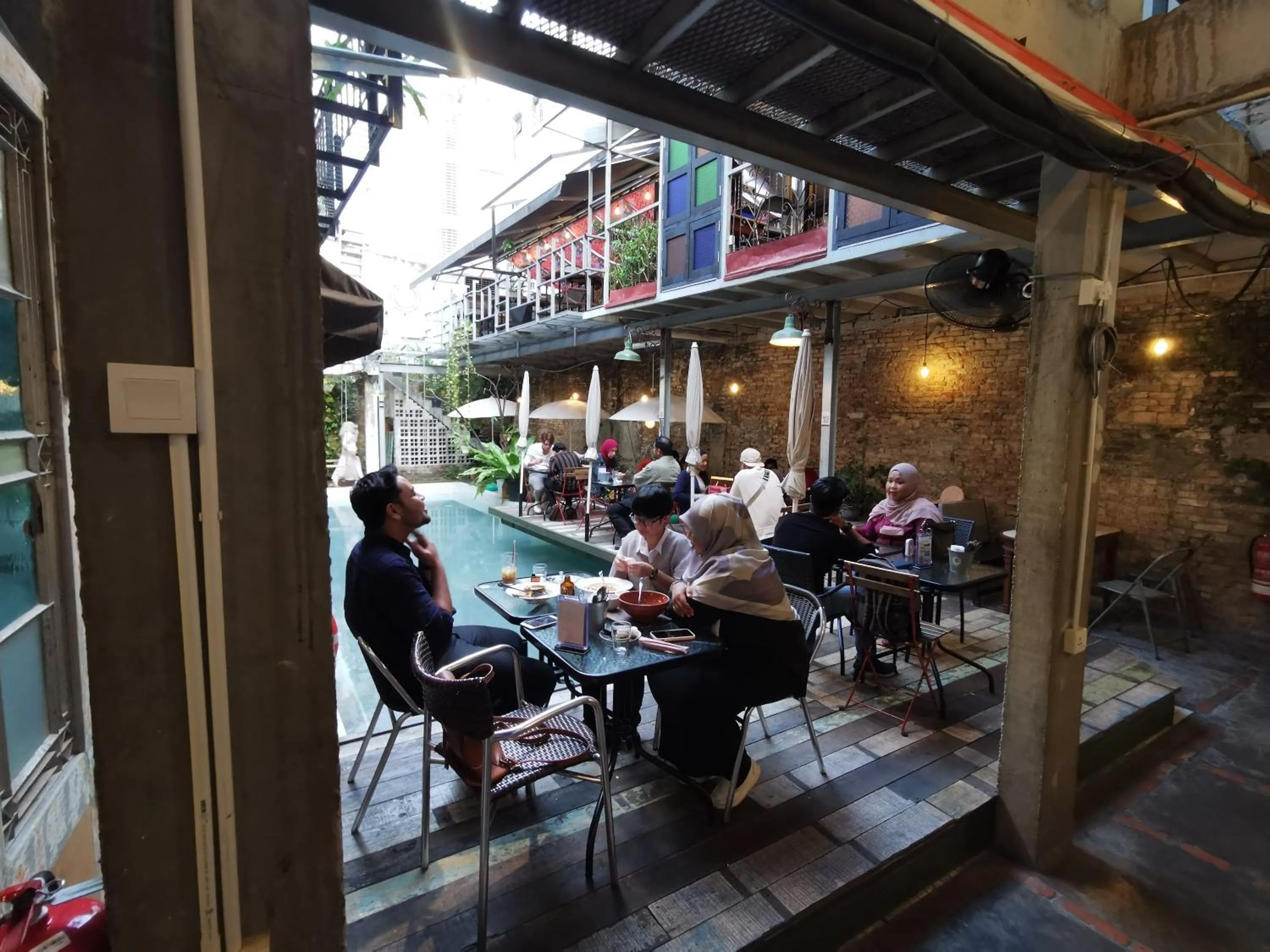 Restaurant/places to eat in Mingle Highstreet - CoWorking Hub