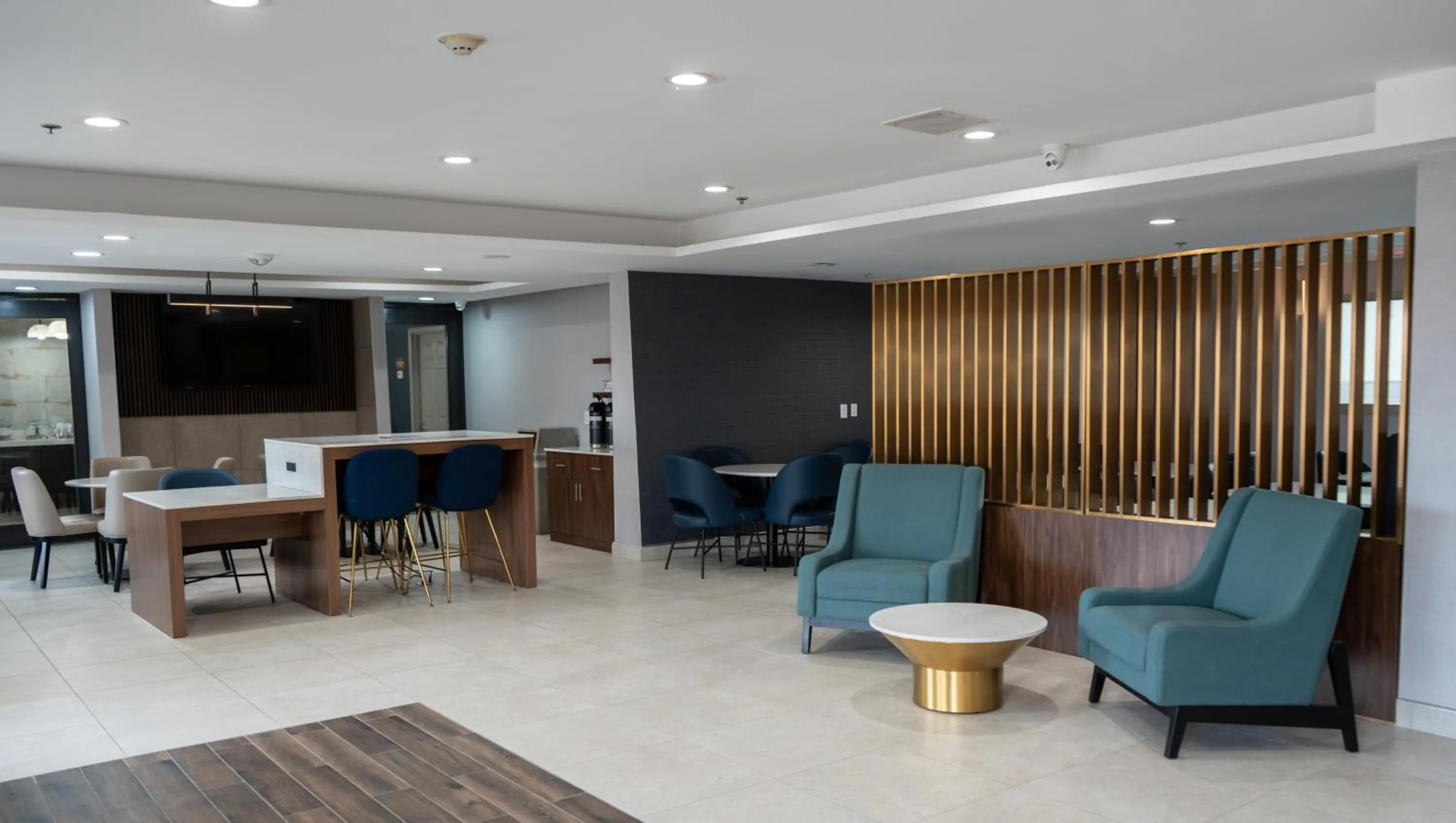 Property building in La Quinta by Wyndham Dallas Mesquite