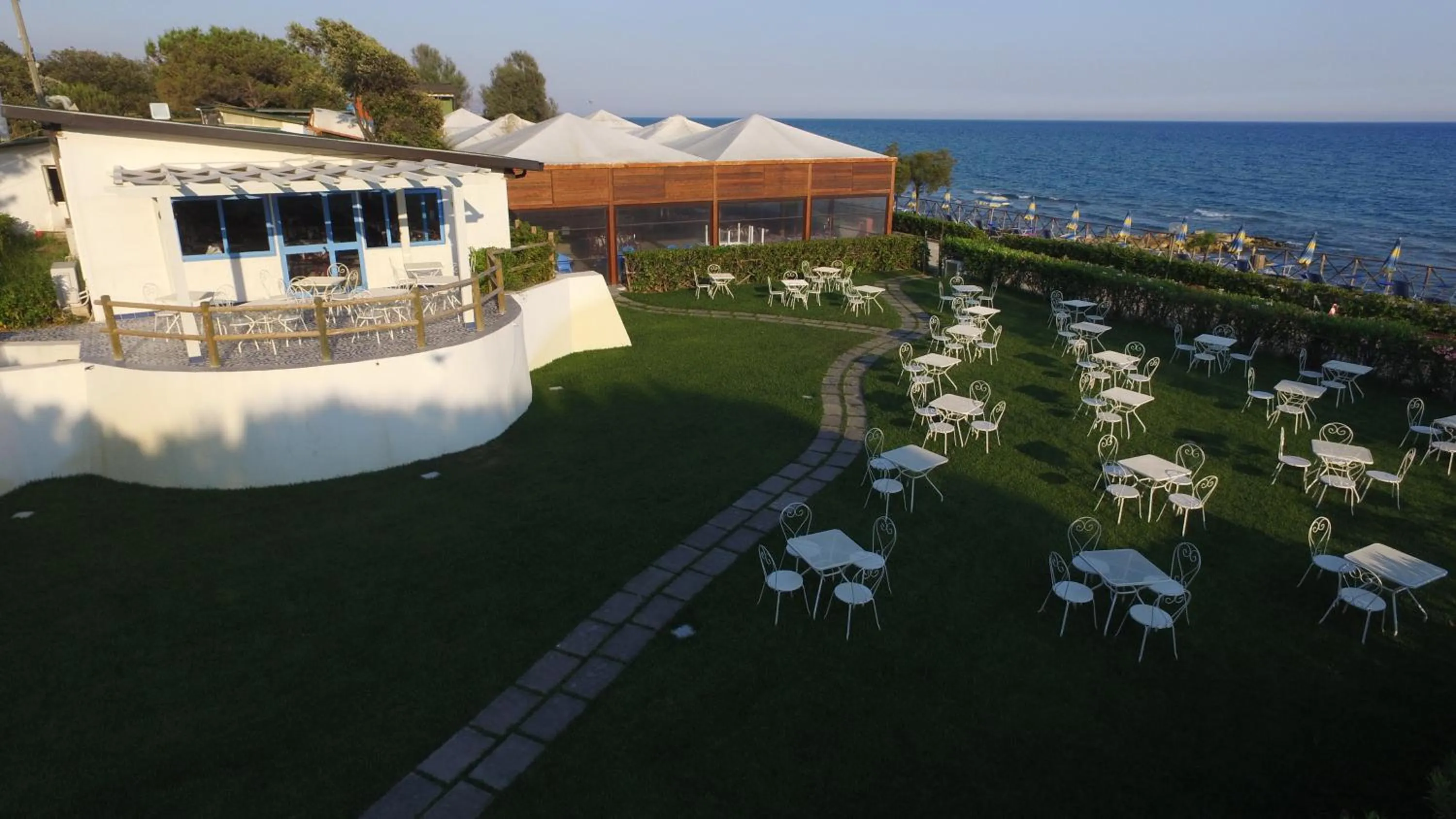 Restaurant/places to eat in Settebello Village