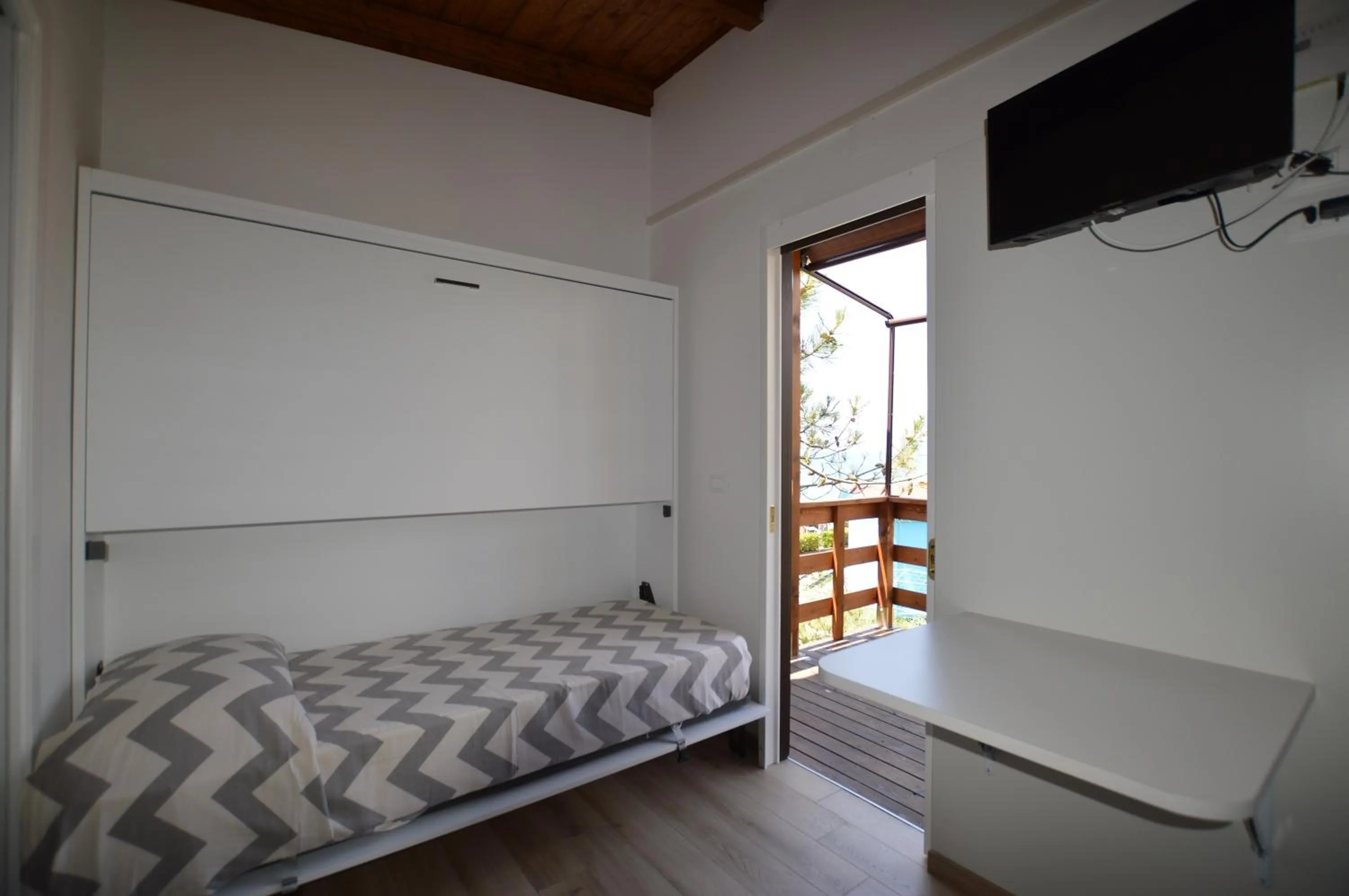 bunk bed, Bed in Settebello Village