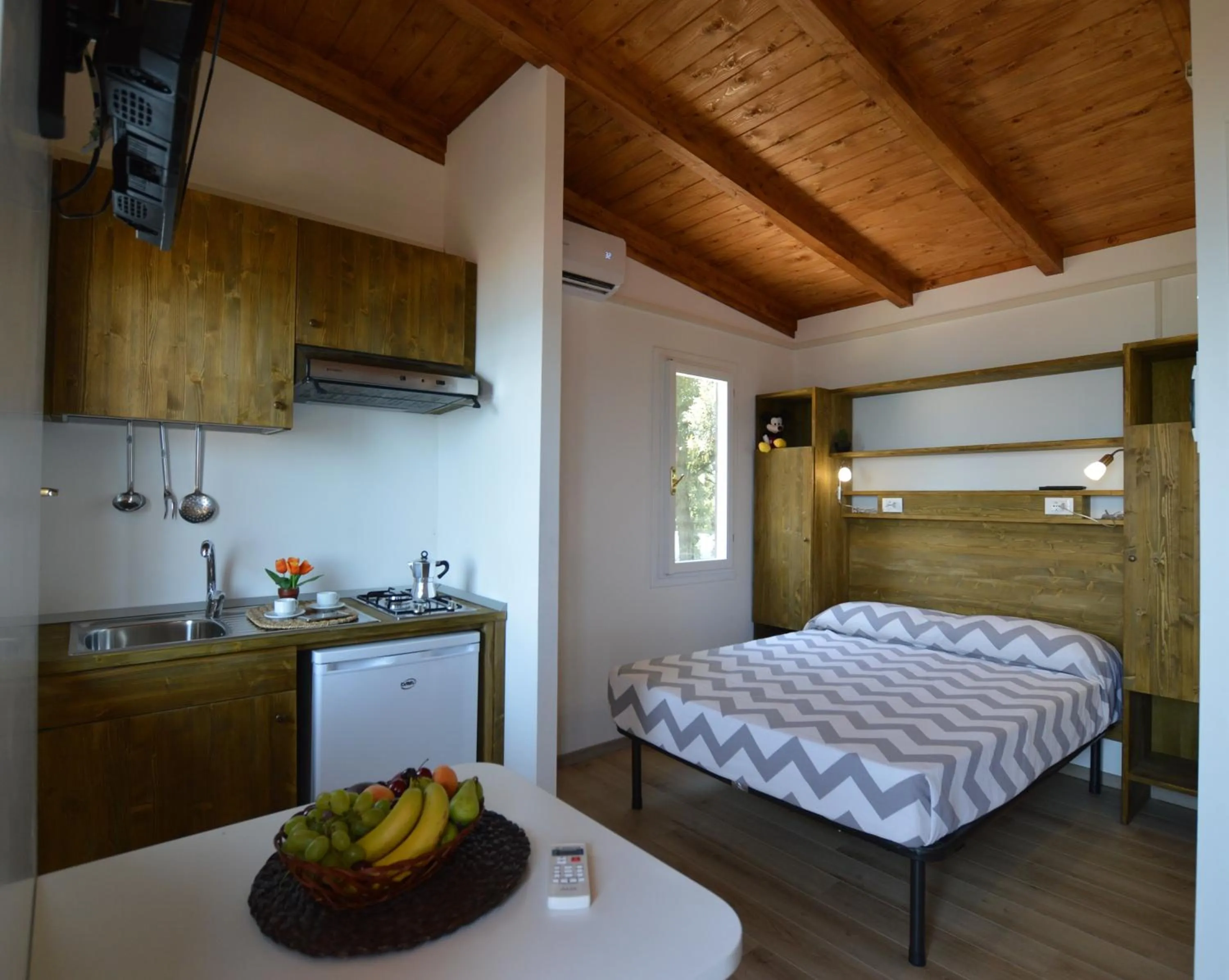 Kitchen or kitchenette, Bed in Settebello Village