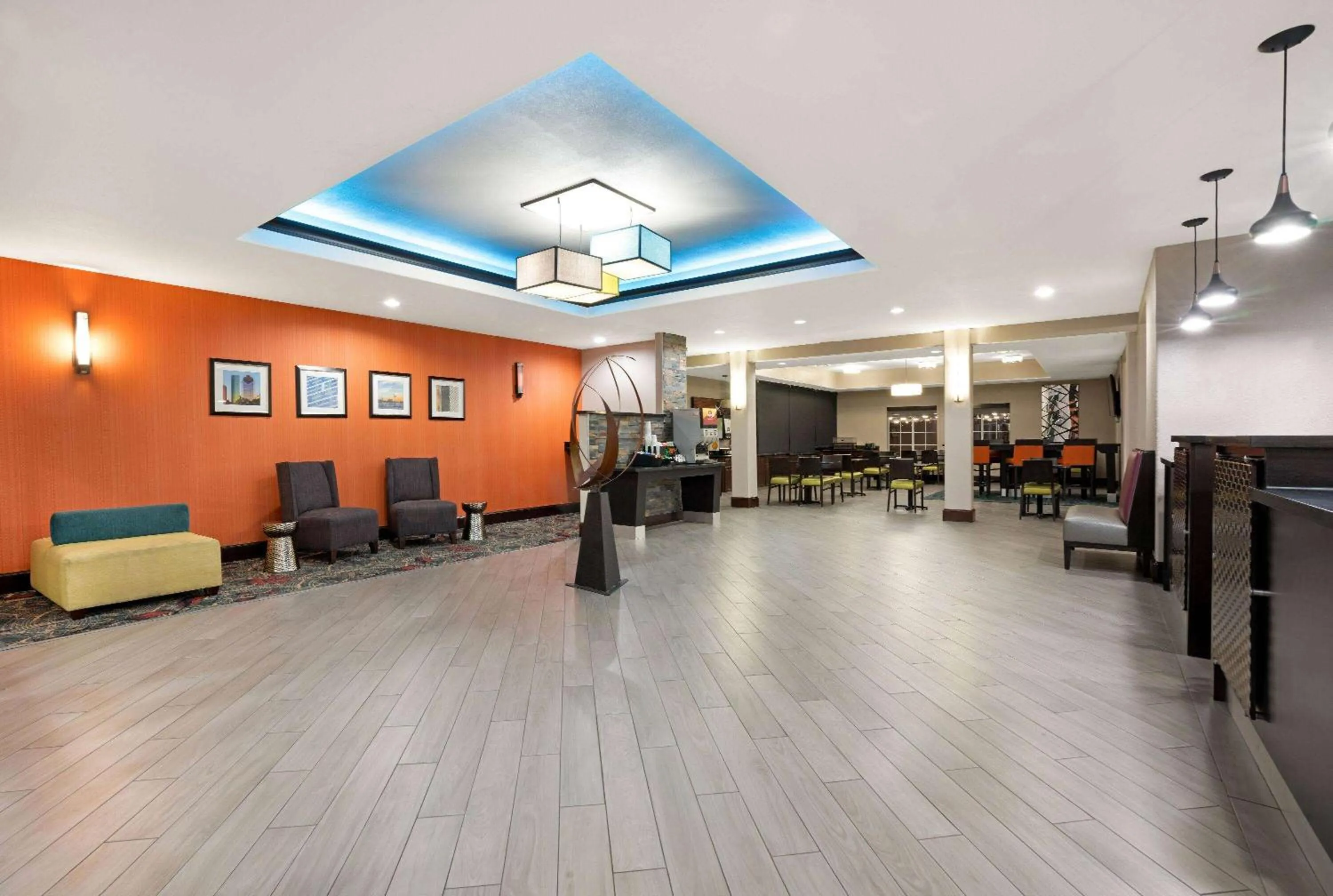 Lobby or reception in La Quinta by Wyndham Houston IAH Bush Intl Airport E
