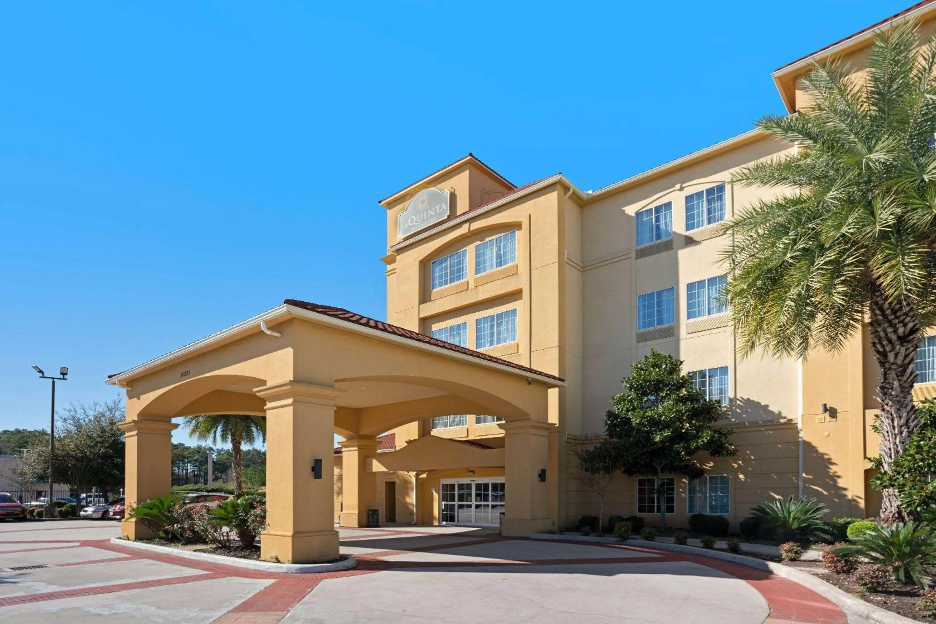 Property building in La Quinta by Wyndham Houston IAH Bush Intl Airport E