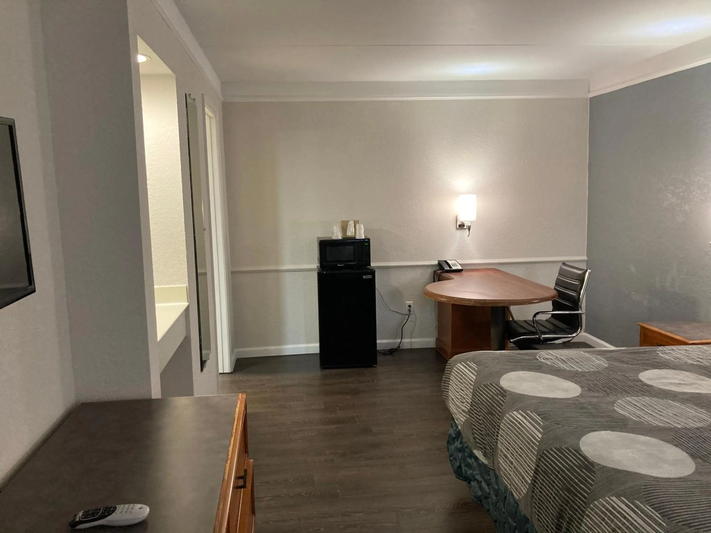 Living room, Bed in Relax Inn West Medical Center