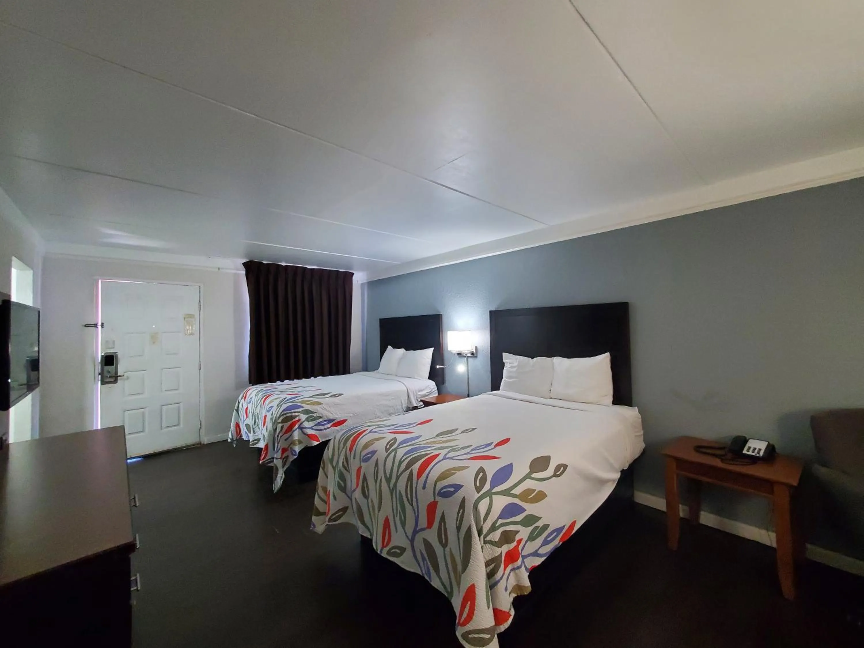 TV and multimedia, Bed in Relax Inn West Medical Center